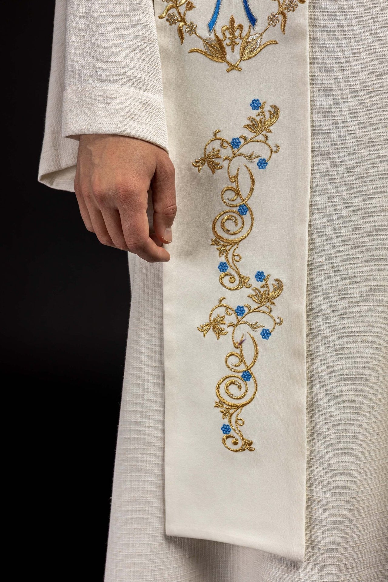 Stuła Maryjna Haftowana Ecru z Wieńcem Laurowym - SZATYLITURGICZNE.PL