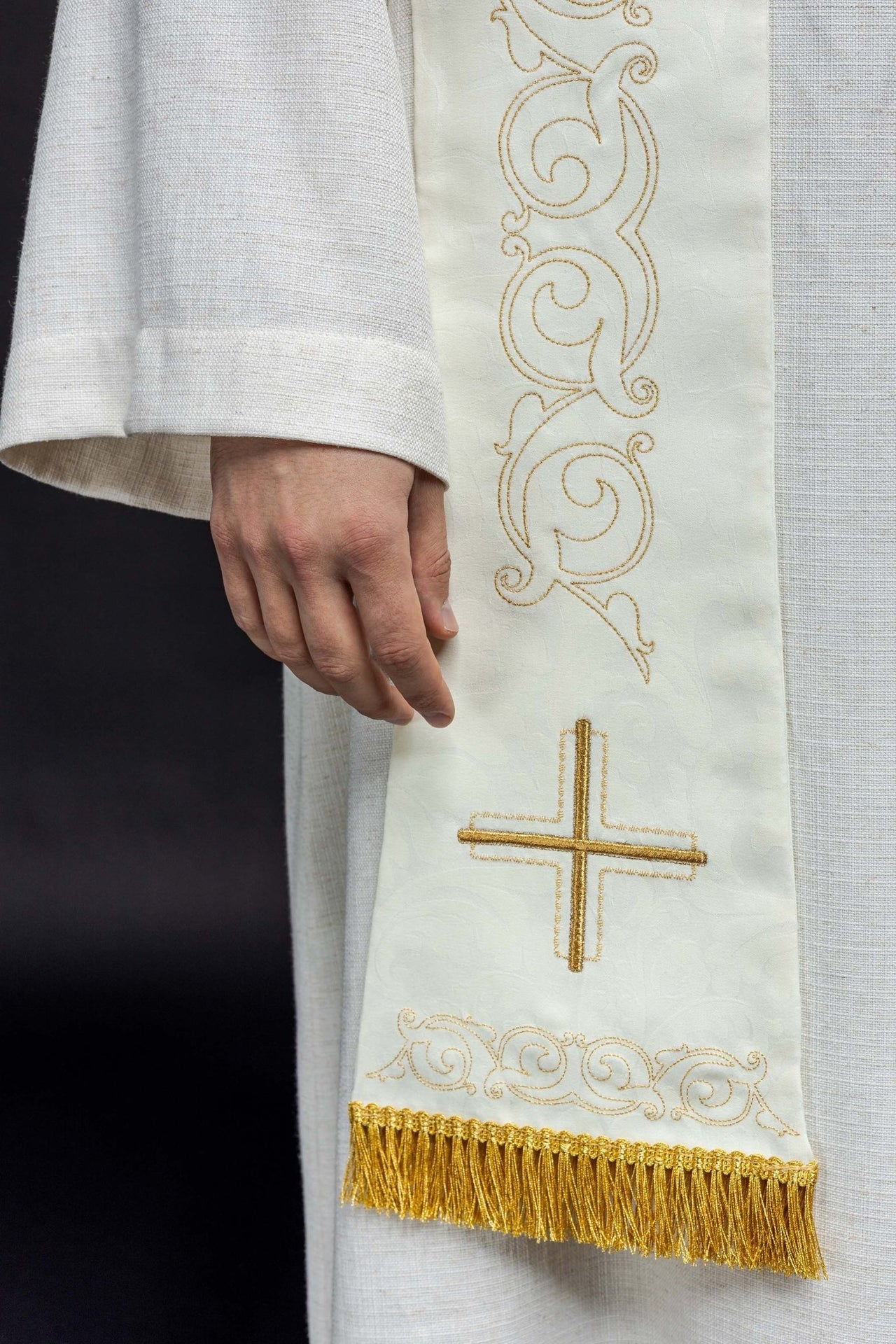 Stuła Rzymska Ecru z Haftowanym Krzyżem - Szaty Liturgiczne - SZATYLITURGICZNE.PL