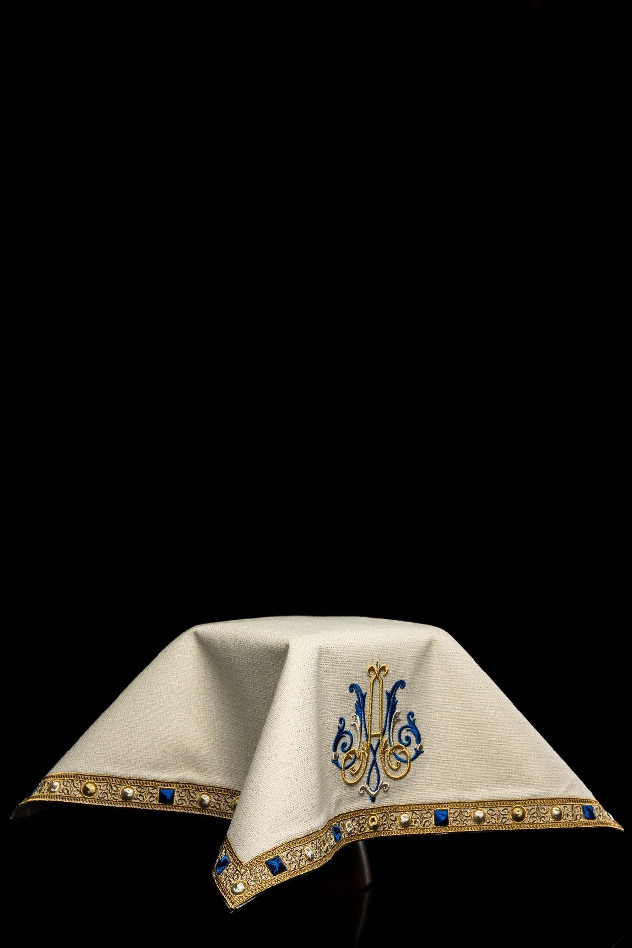 Welon na kielich w kolorze ecru z haftem maryjnym - SZATYLITURGICZNE.PL
