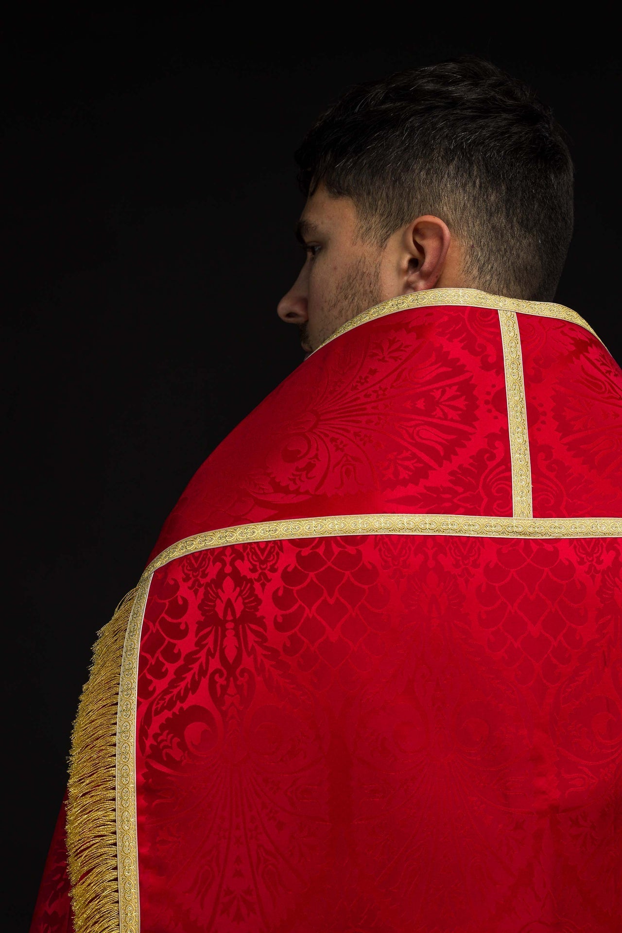 Żakardowa kapa rzymska gładka Czerwona - SZATYLITURGICZNE.PL