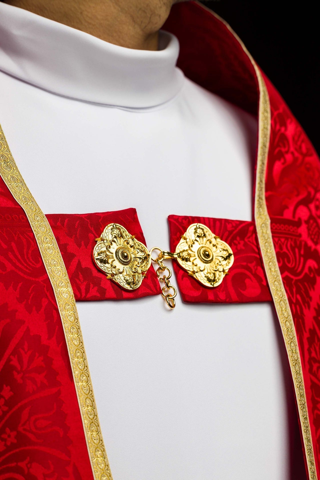 Żakardowa kapa rzymska gładka Czerwona - SZATYLITURGICZNE.PL