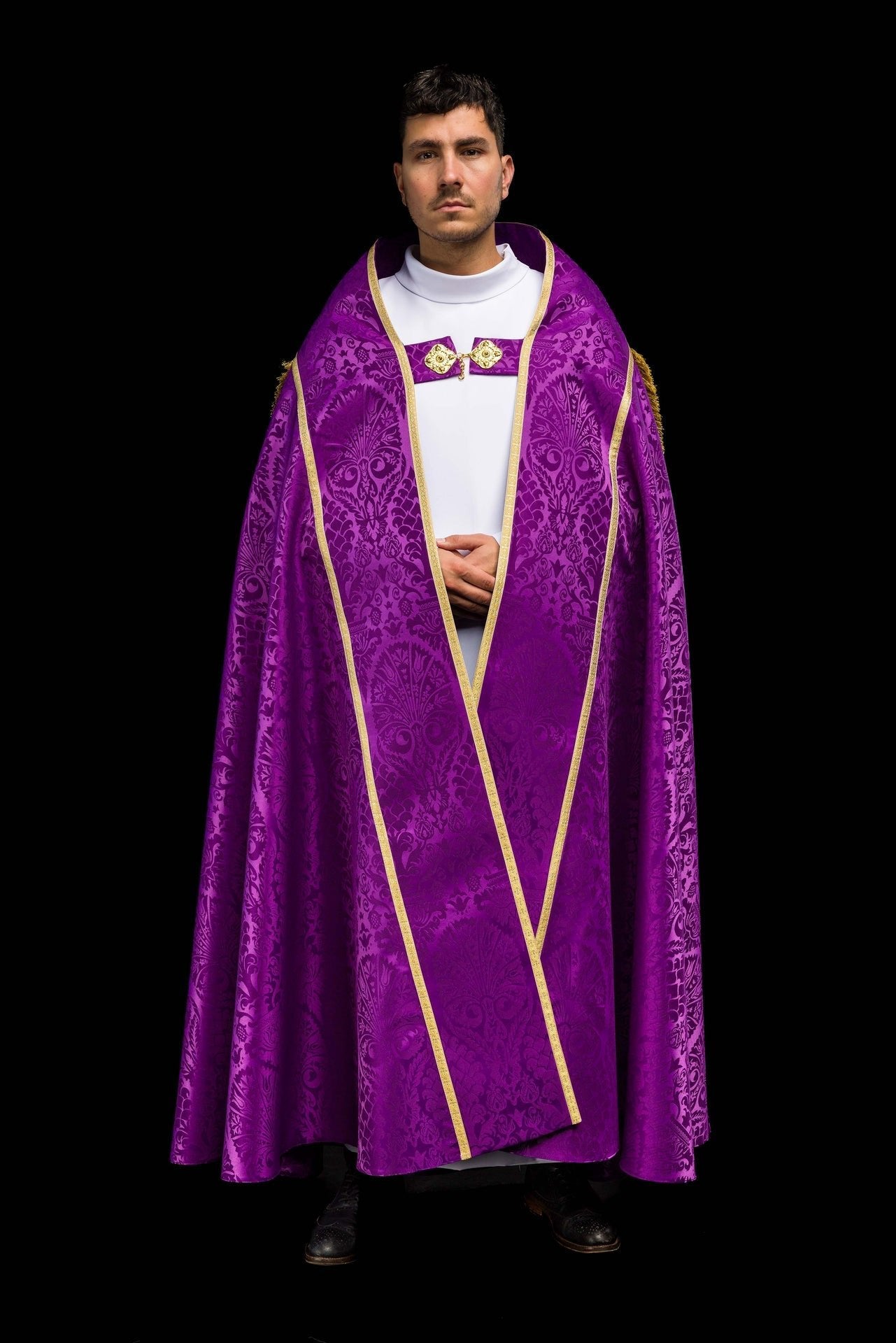 Żakardowa kapa rzymska gładka Fioletowa - SZATYLITURGICZNE.PL