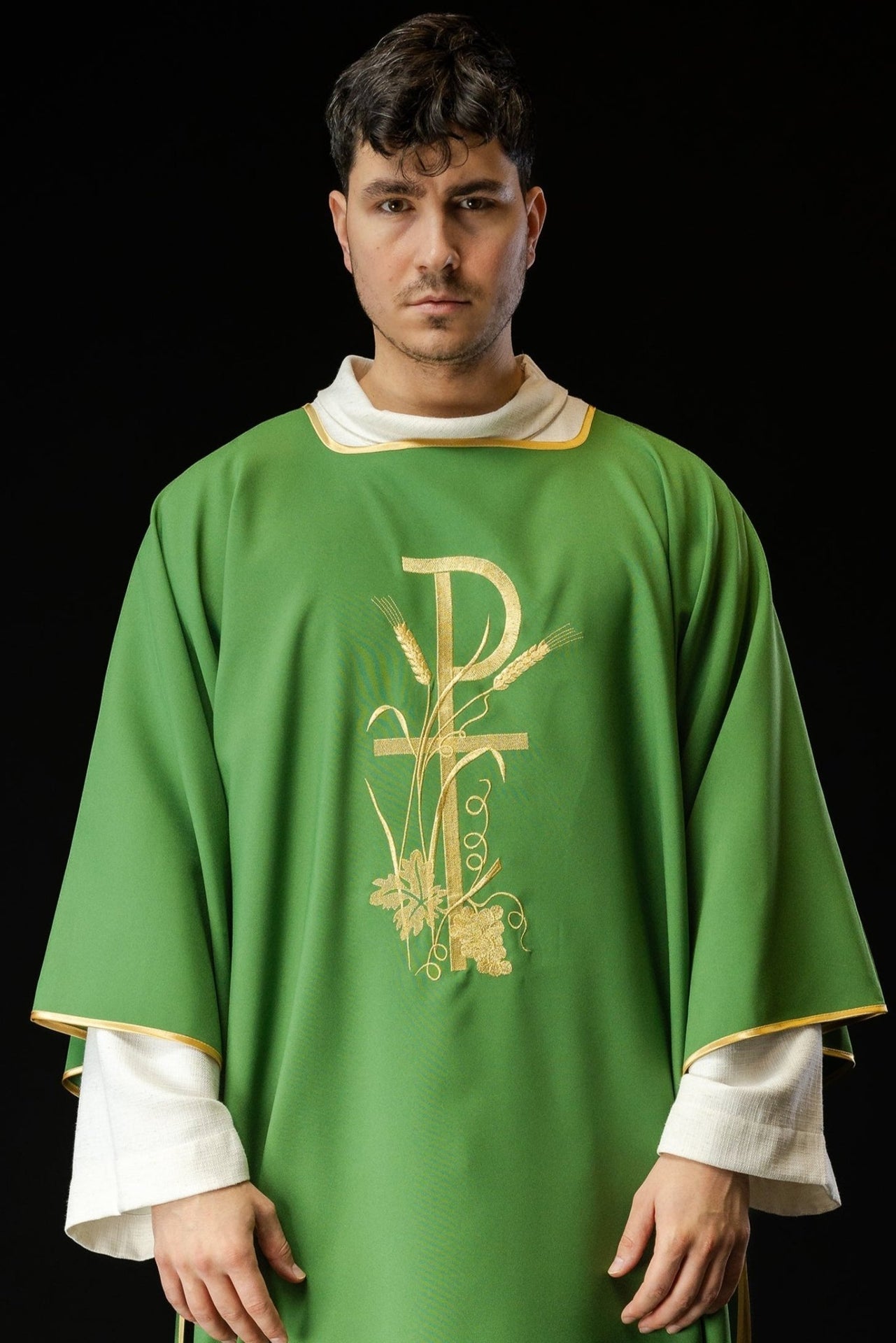 Zielona Dalmatyka Liturgiczna z Haftem Krzyża Pax - Złota Lamówka - SZATYLITURGICZNE.PL