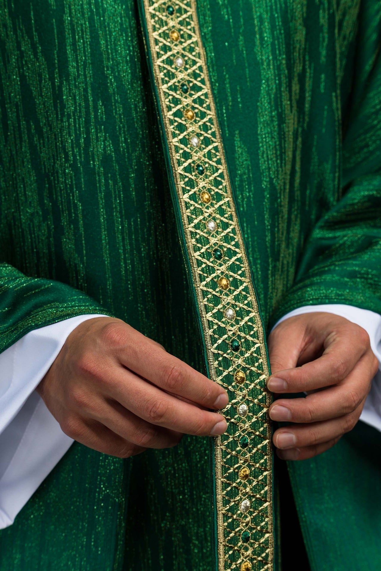 Zielony Ornat Liturgiczny Haftowany - Pas i Kołnierz z Kamieniami - SZATYLITURGICZNE.PL