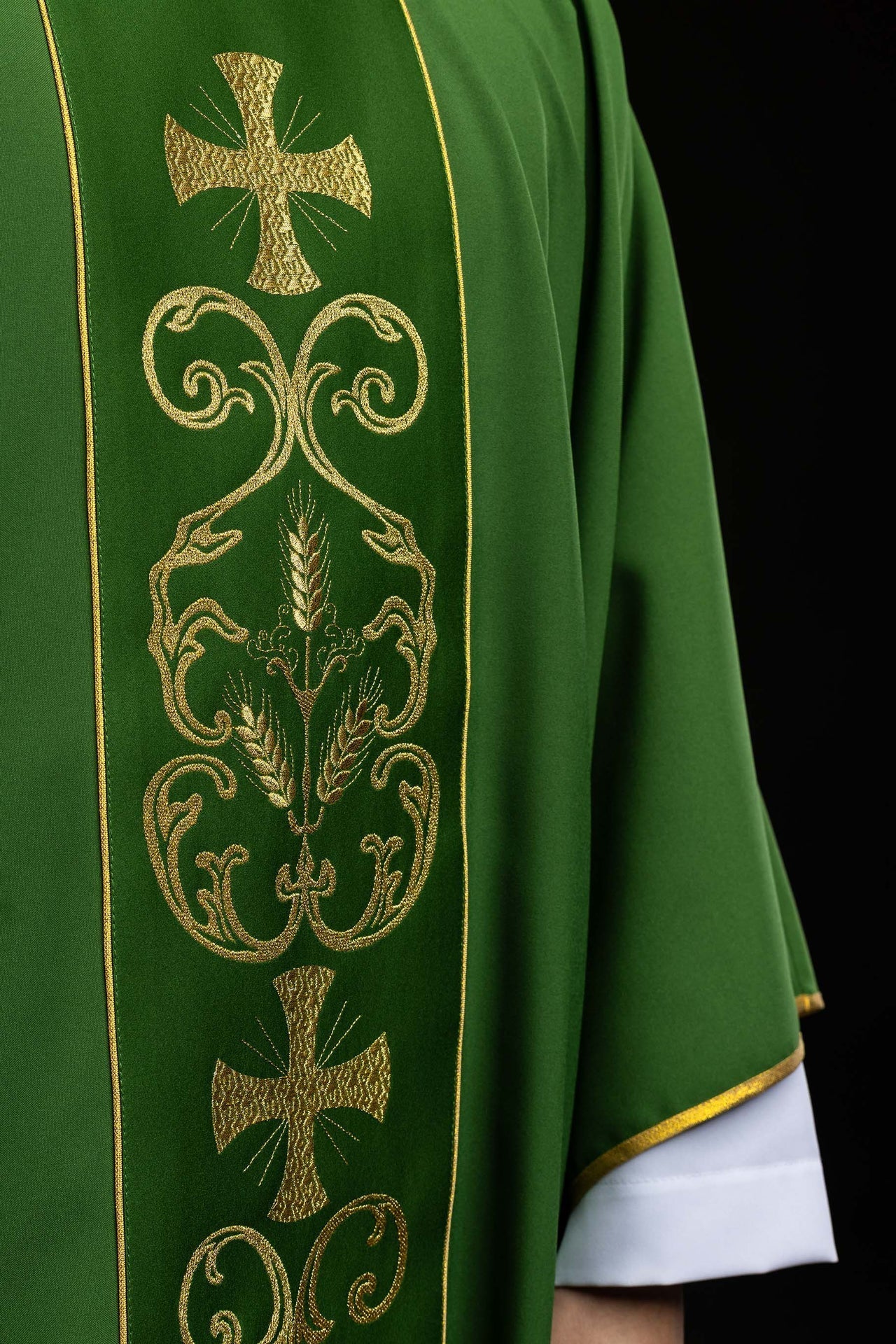Zielony ornat liturgiczny zdobiony haftowanym pasem - SZATYLITURGICZNE.PL
