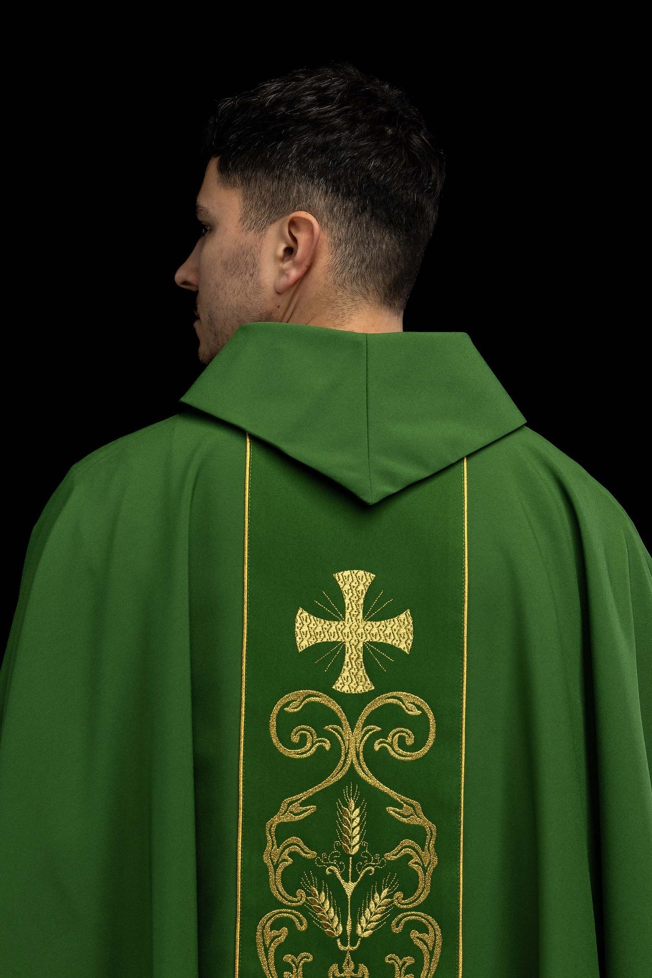 Zielony ornat liturgiczny zdobiony haftowanym pasem - SZATYLITURGICZNE.PL