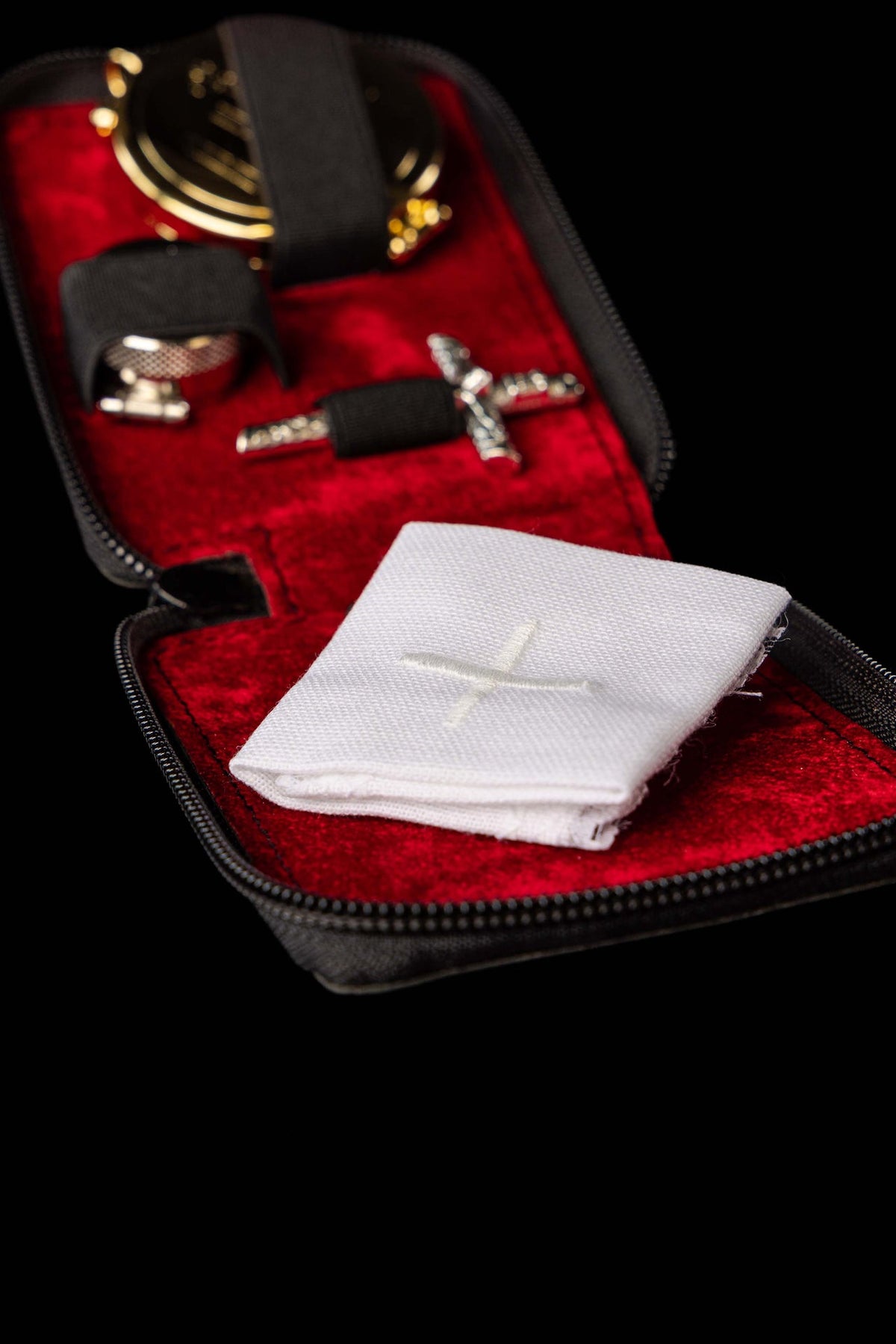 Bursa z wyposażeniem liturgicznym