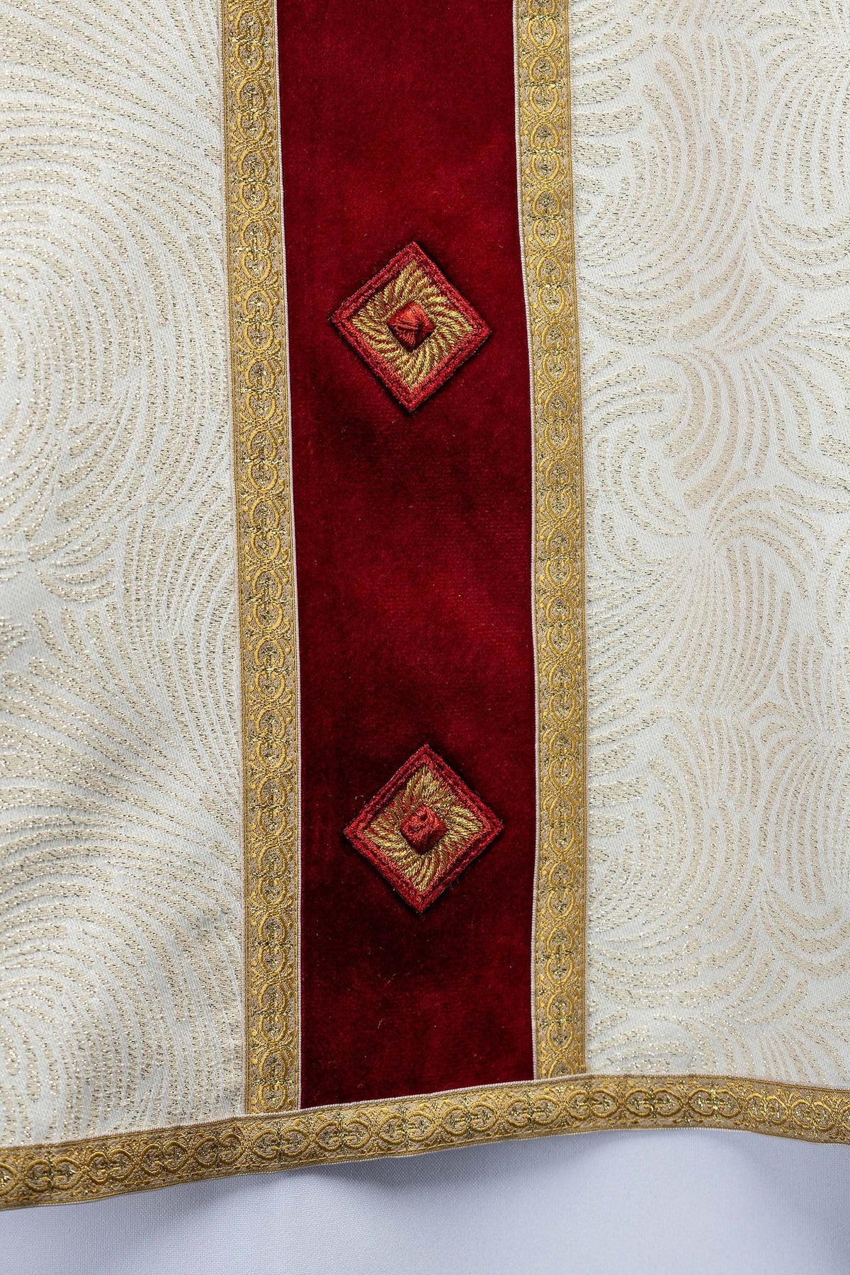 Ręcznie wykonany ornat z naturalnymi kamieniami Handmade 7012