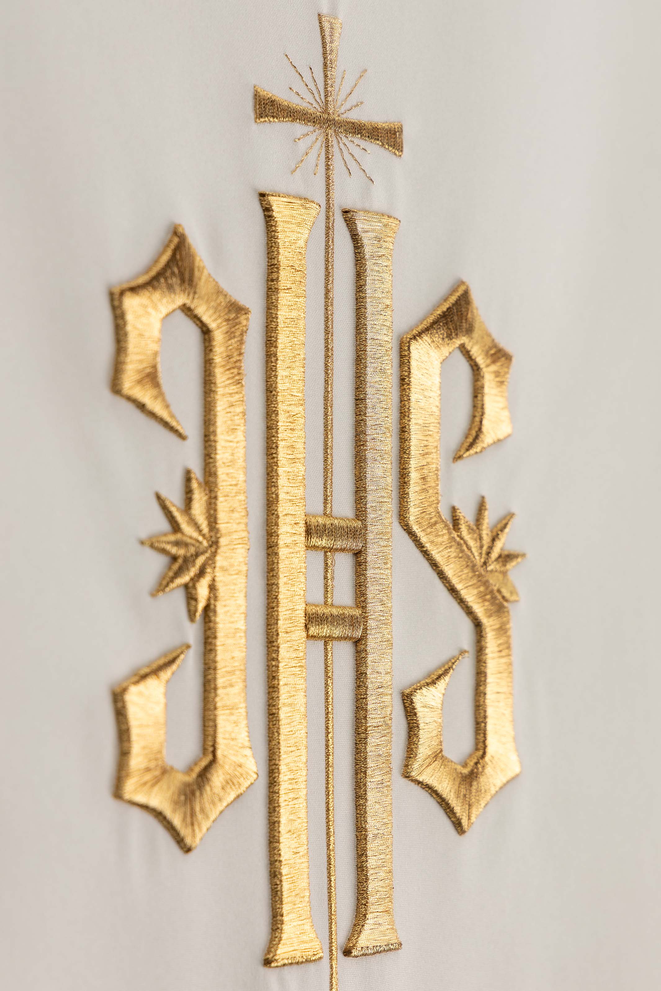 Serweta Liturgiczna Ecru IHS Haftowana na Lektorium