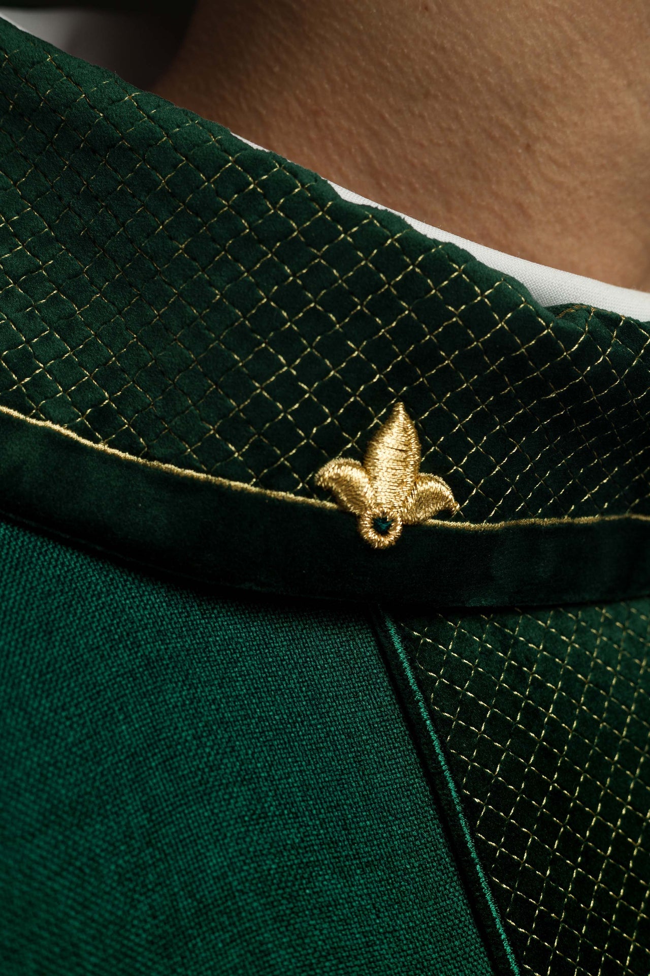 Ornat haftowany na aksamicie z symbolem Krzyż Zielony - ORNATY.PL