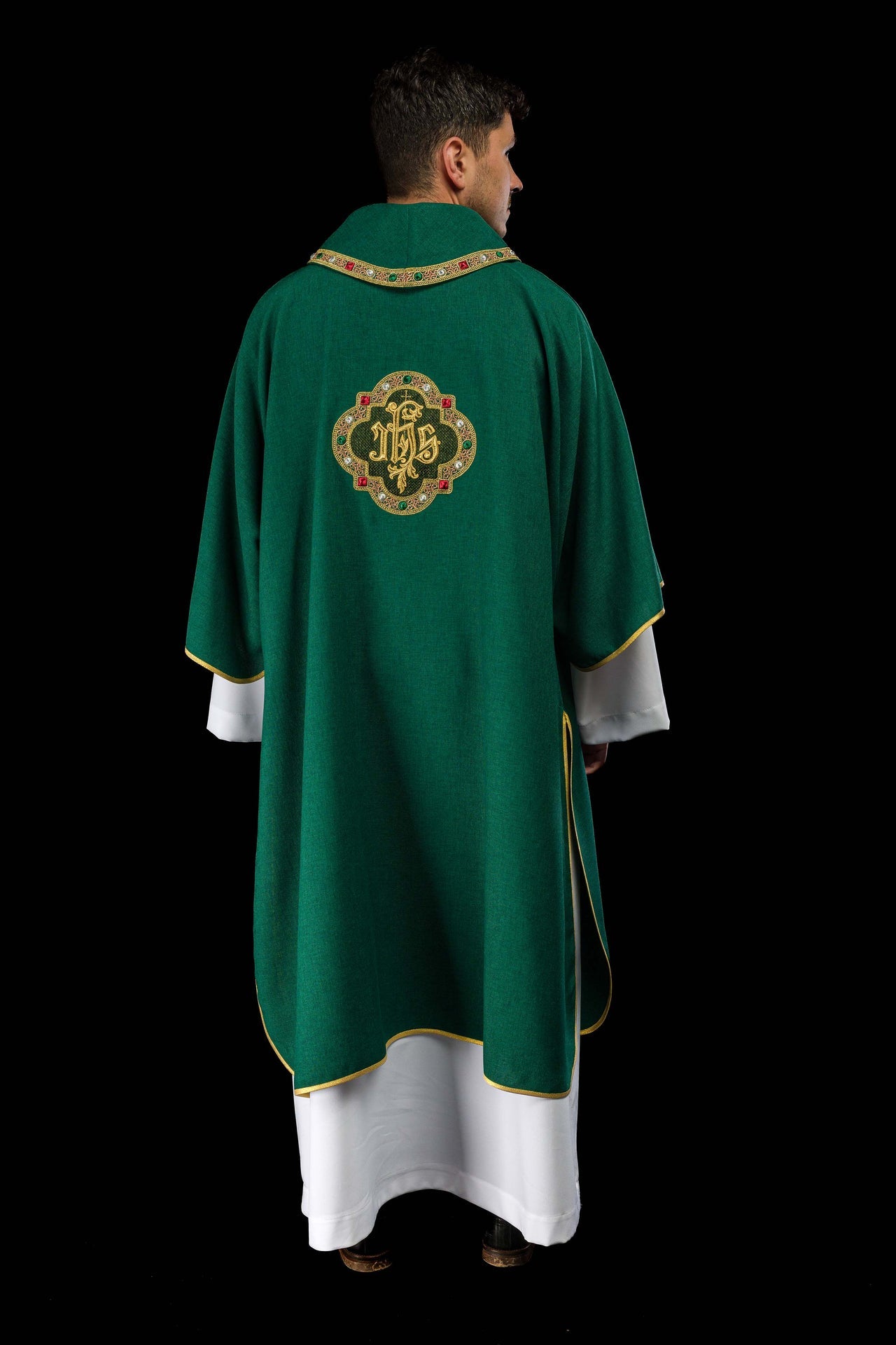 Dalmatyka z symbolem IHS i kołnierzem w kolorze zielonym - ORNATY.PL