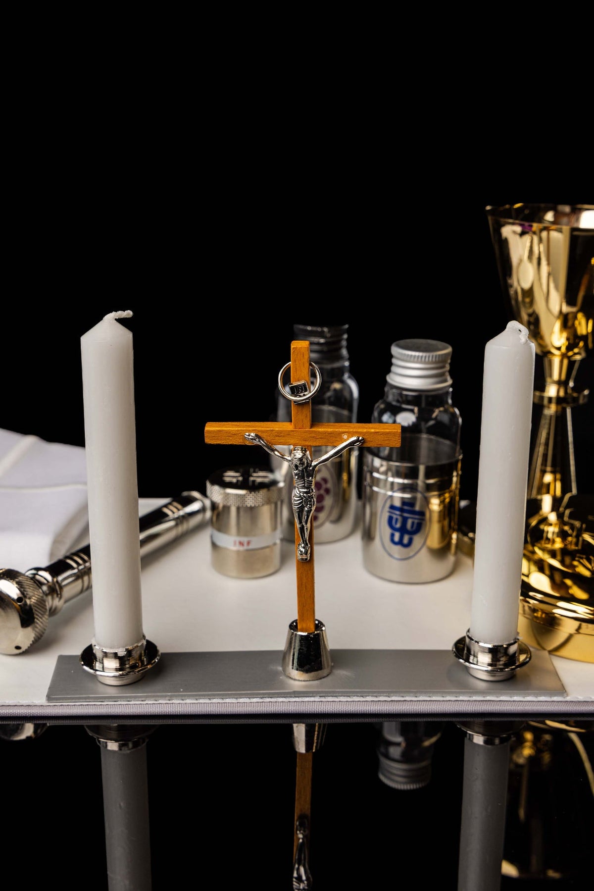 Walizka z wyposażeniem liturgicznym