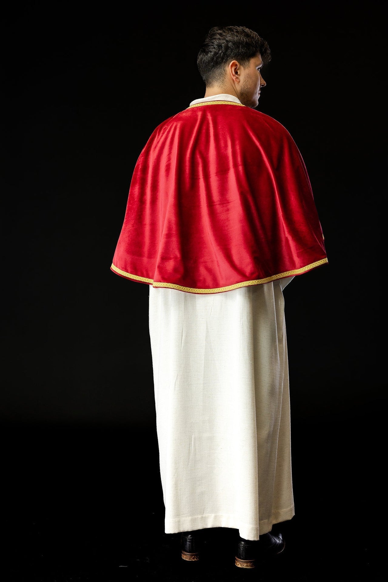 Aksamitna Pelerynka Ministrancka Czerwona - Złota Lamówka - SZATYLITURGICZNE.PL