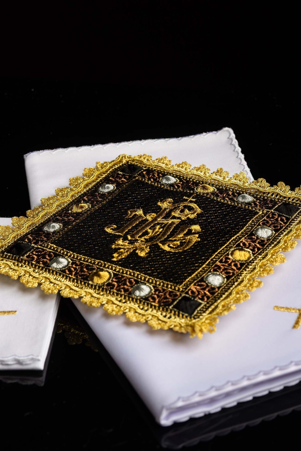 Aksamitny Komplet Kielichowy Czarny IHS - Palka, Korporał, Puryfikaterz - SZATYLITURGICZNE.PL