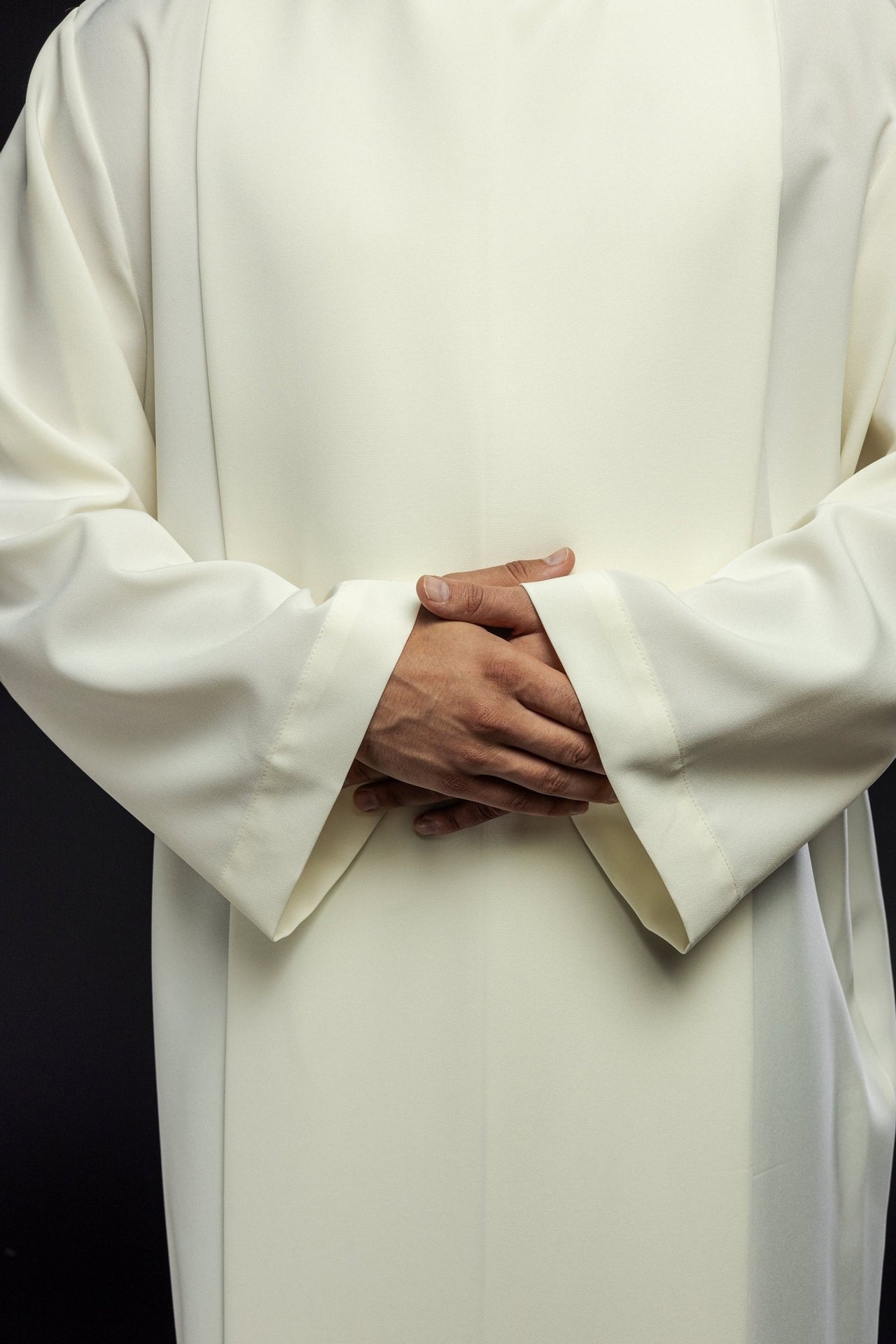 Alba kapłańska gładka z golfem Ecru - SZATYLITURGICZNE.PL