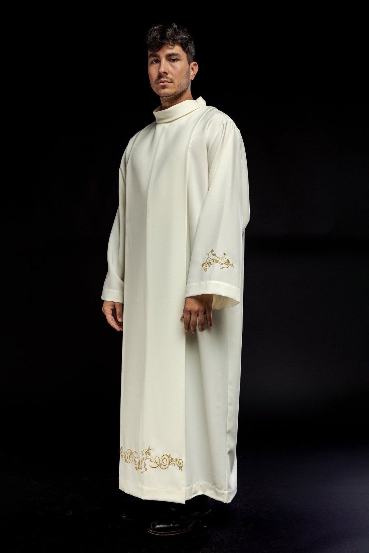 Alba kapłańska gładka z golfem Ecru ozdobny haft - SZATYLITURGICZNE.PL