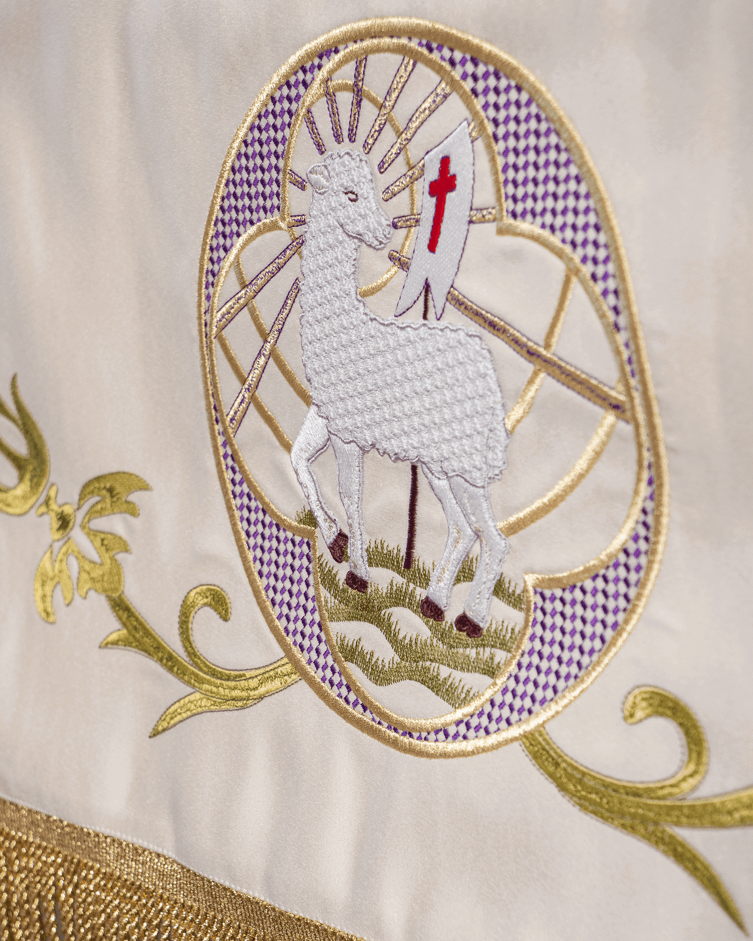 Baldachim Kościelny Haftowany Ecru - Symbolika Eucharystyczna - SZATYLITURGICZNE.PL