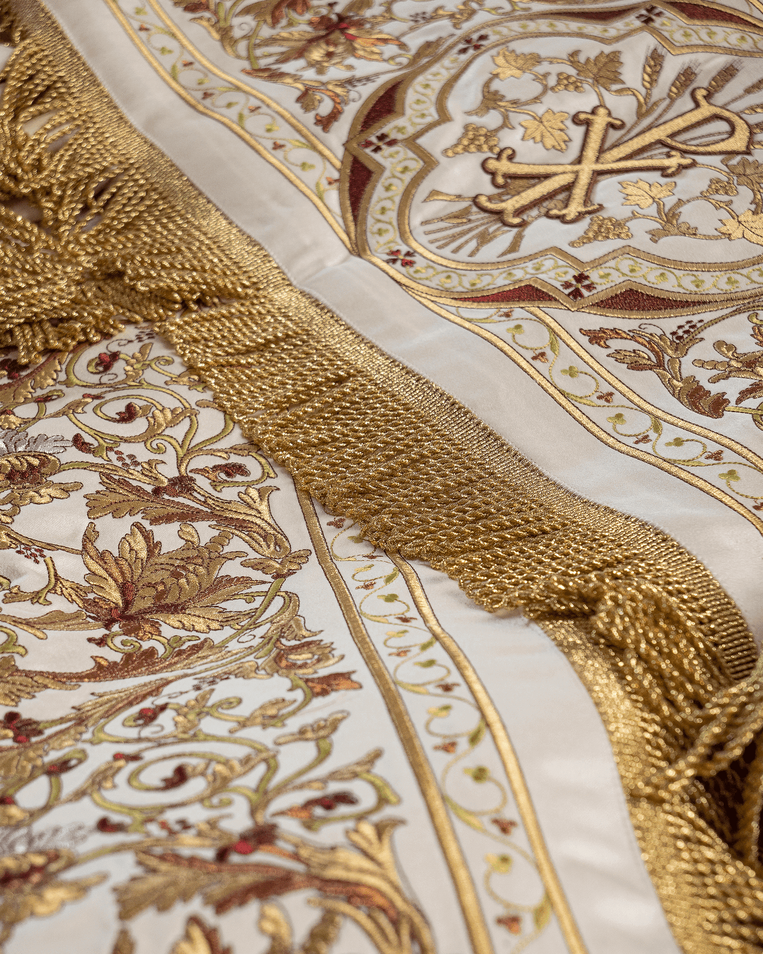 Baldachim Procesyjny Haftowany Ecru z Symbolami Eucharystycznymi - SZATYLITURGICZNE.PL