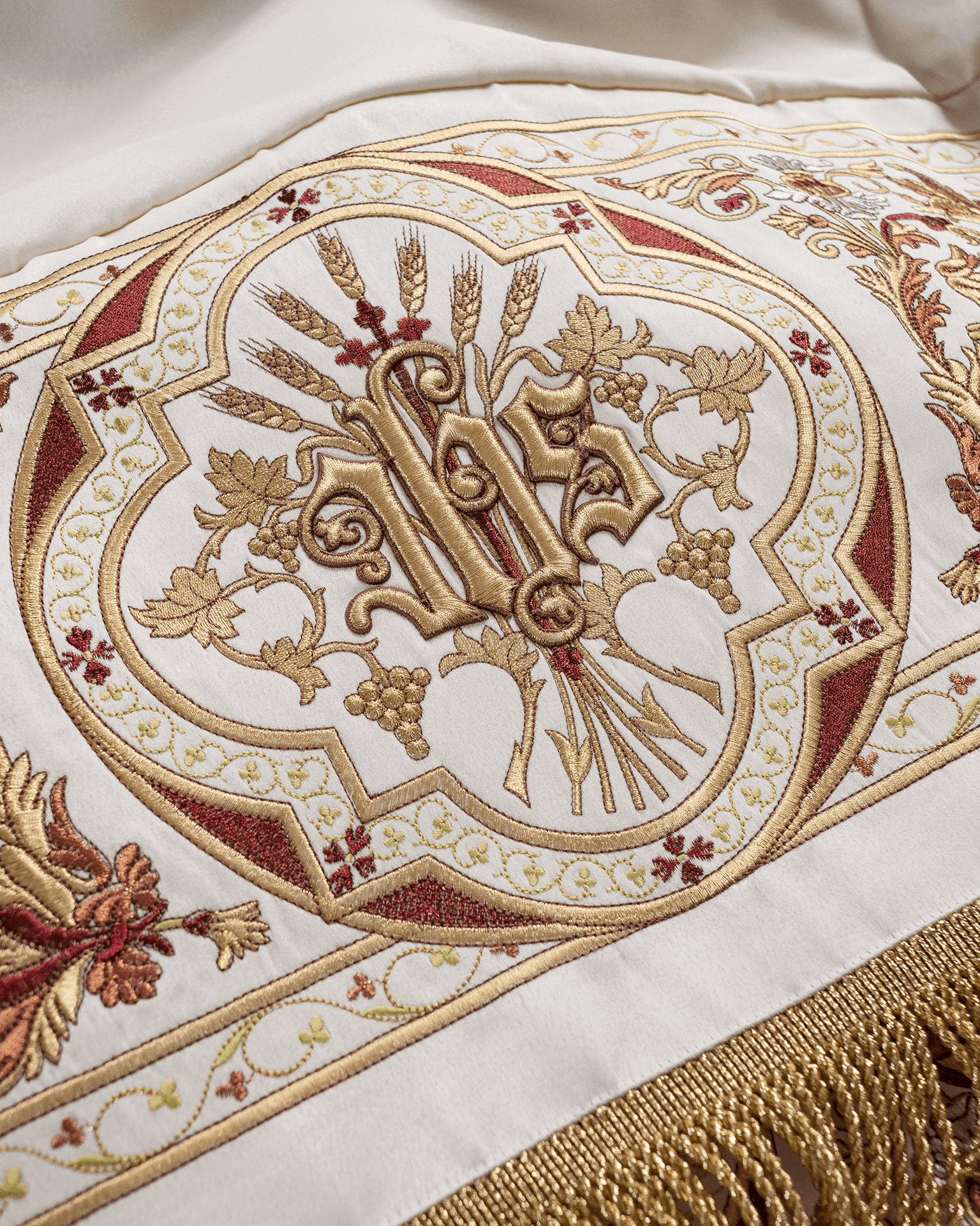 Baldachim Procesyjny Haftowany Ecru z Symbolami Eucharystycznymi - SZATYLITURGICZNE.PL