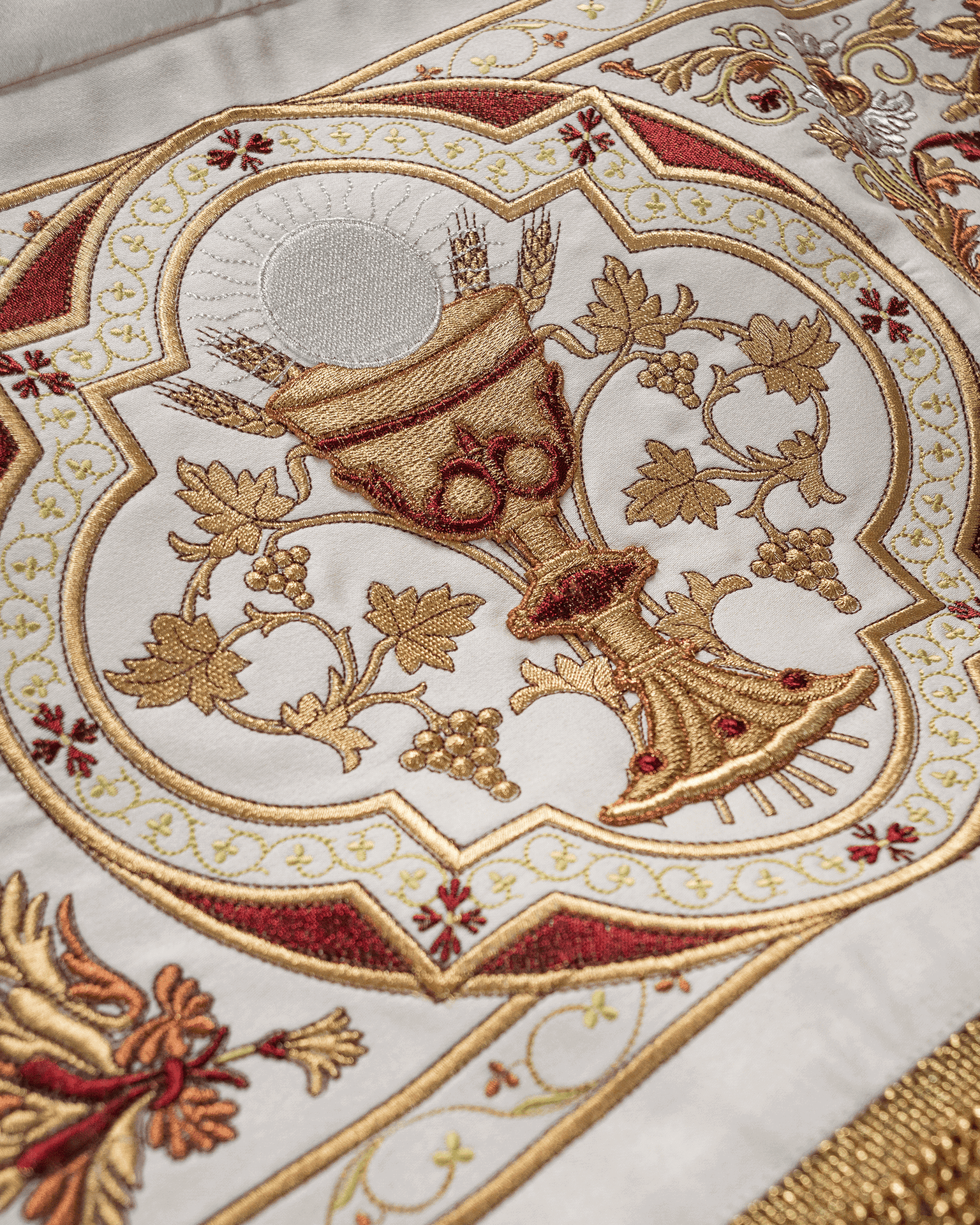 Baldachim Procesyjny Haftowany Ecru z Symbolami Eucharystycznymi - SZATYLITURGICZNE.PL
