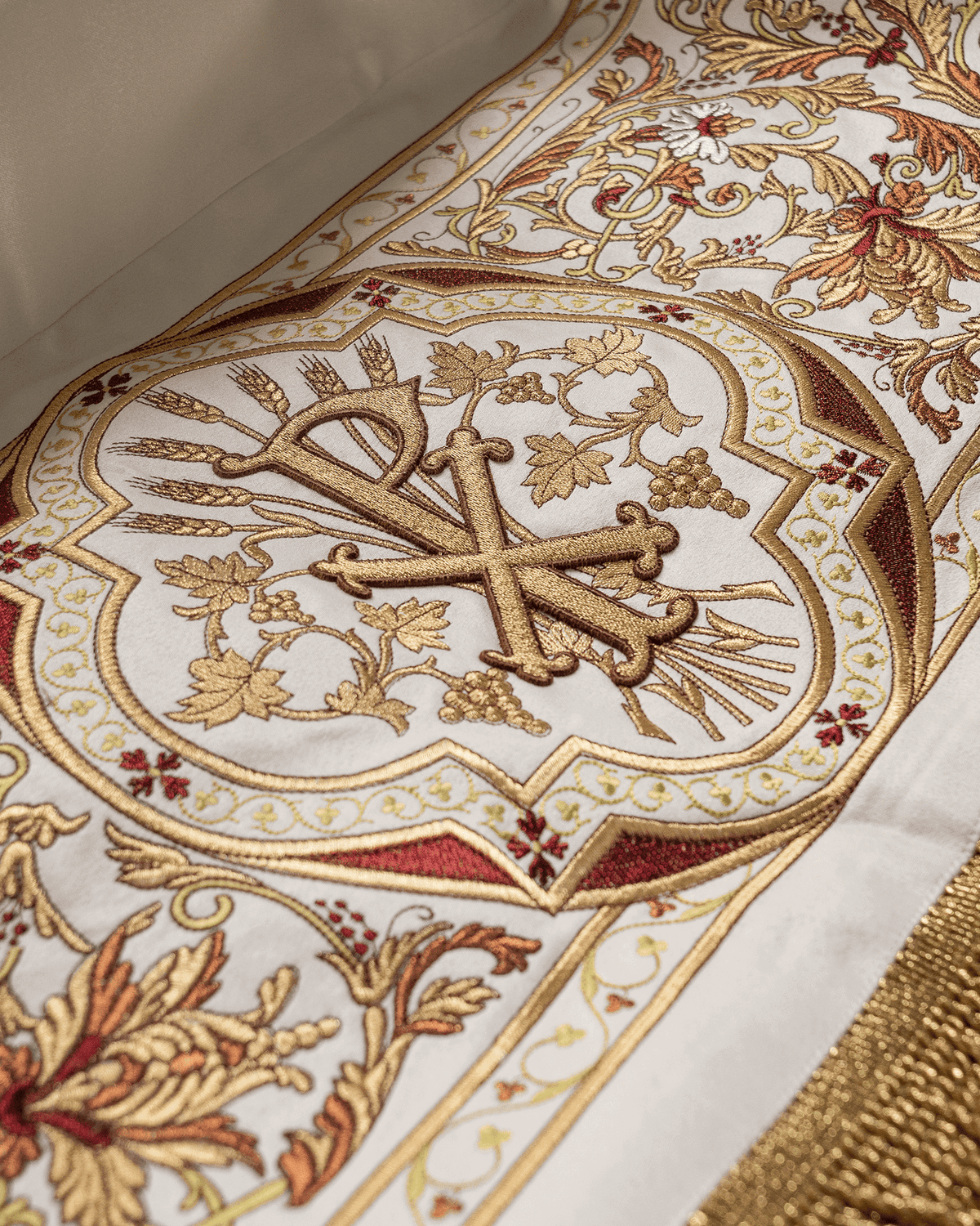 Baldachim Procesyjny Haftowany Ecru z Symbolami Eucharystycznymi - SZATYLITURGICZNE.PL