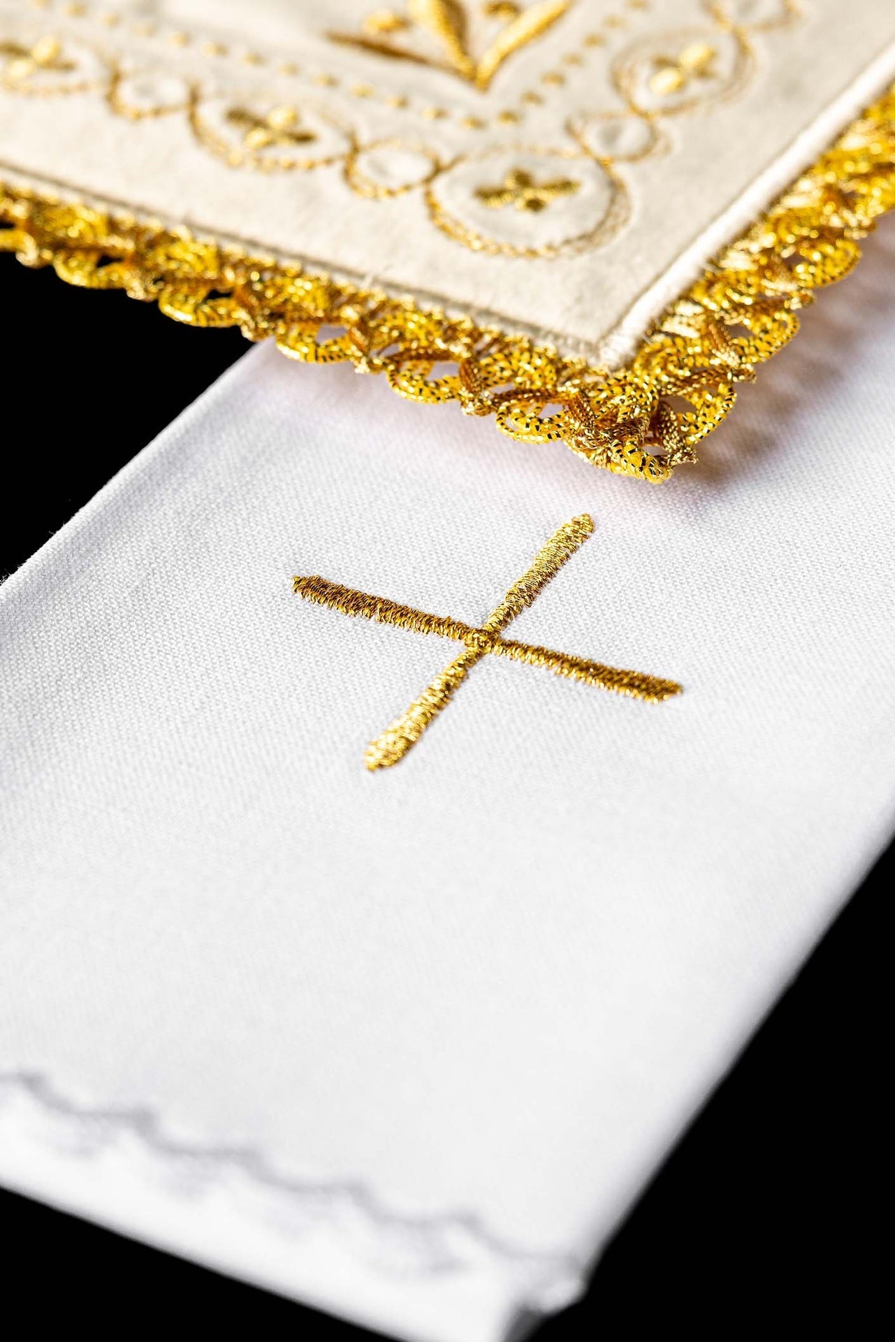 Bielizna Kielichowa Aksamit Ecru Złoty Krzyż Komplet 4w1 - SZATYLITURGICZNE.PL