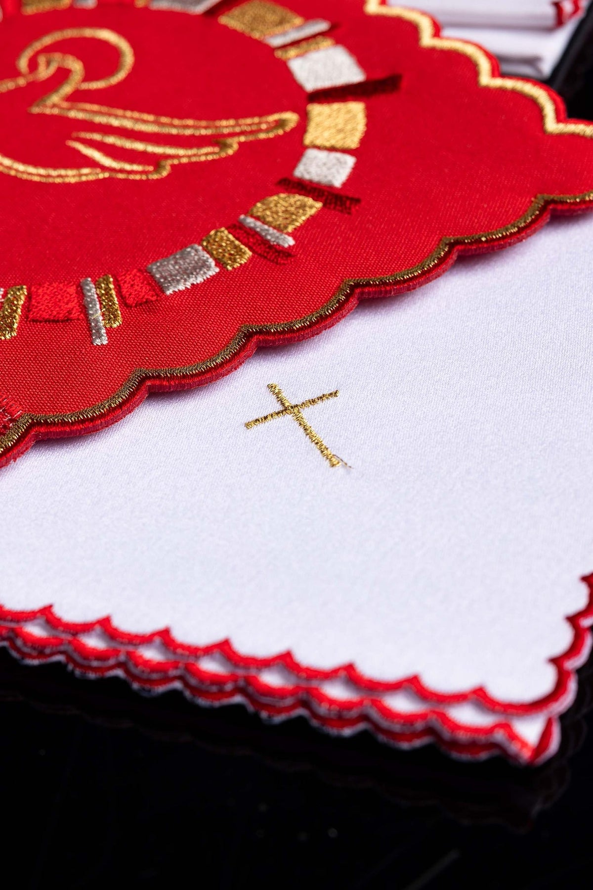 Bielizna Kielichowa Czerwona Lniana Haft Duch Świętego Komplet - SZATYLITURGICZNE.PL