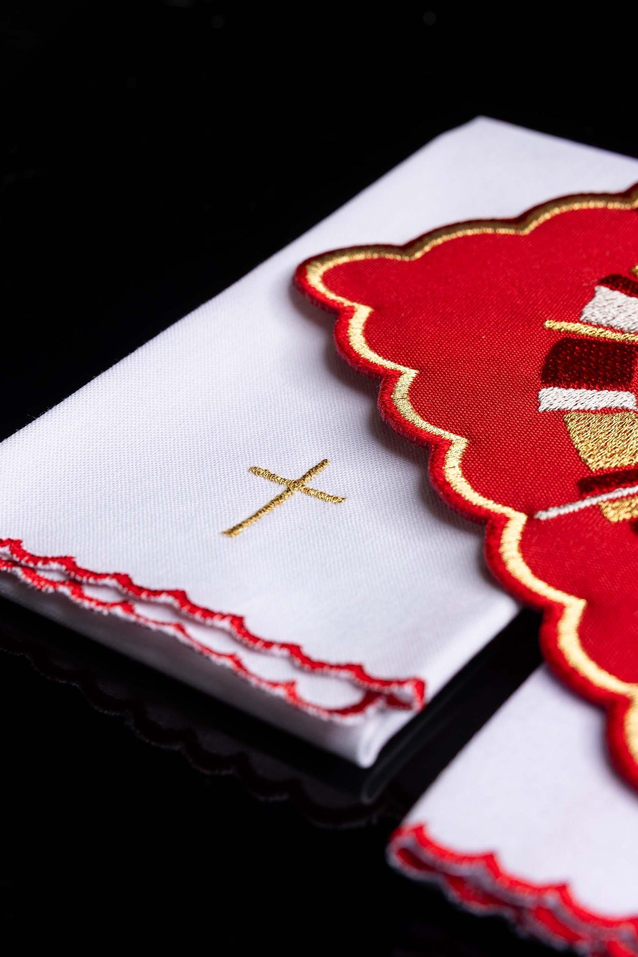 Bielizna Kielichowa Czerwona Lniana Haft Duch Świętego Komplet - SZATYLITURGICZNE.PL