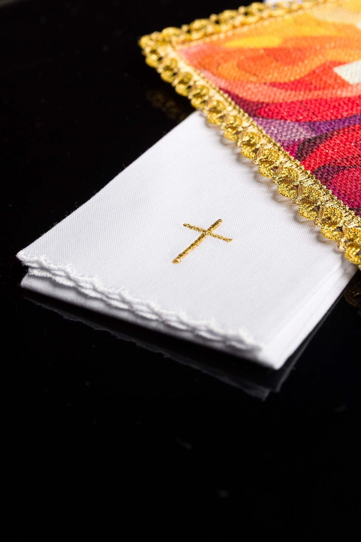 Bielizna kielichowa drukowana kolorowa z motywem krzyża - SZATYLITURGICZNE.PL