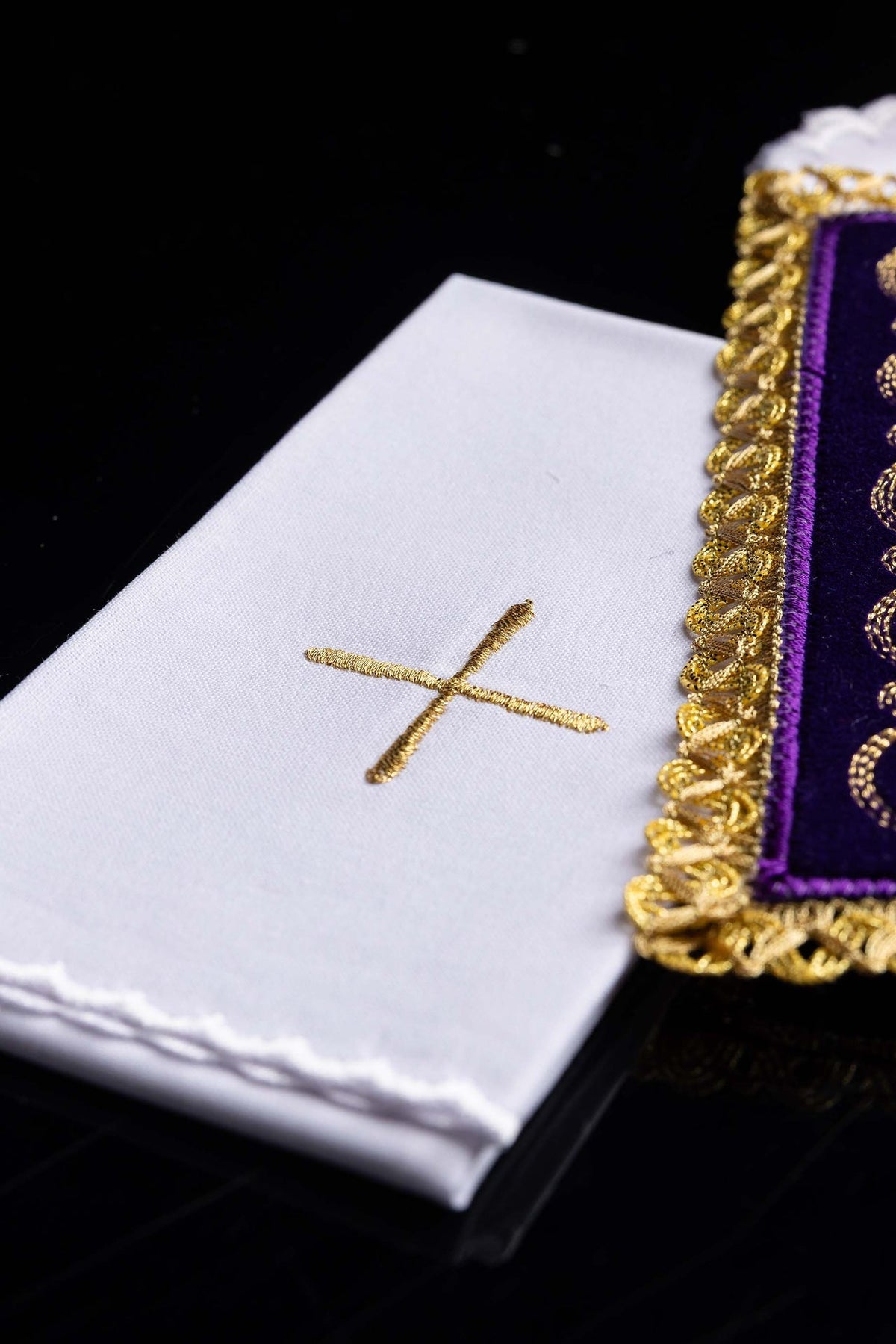 Bielizna Kielichowa Fioletowa Aksamit Haft Krzyże - Komplet 4 el. - SZATYLITURGICZNE.PL