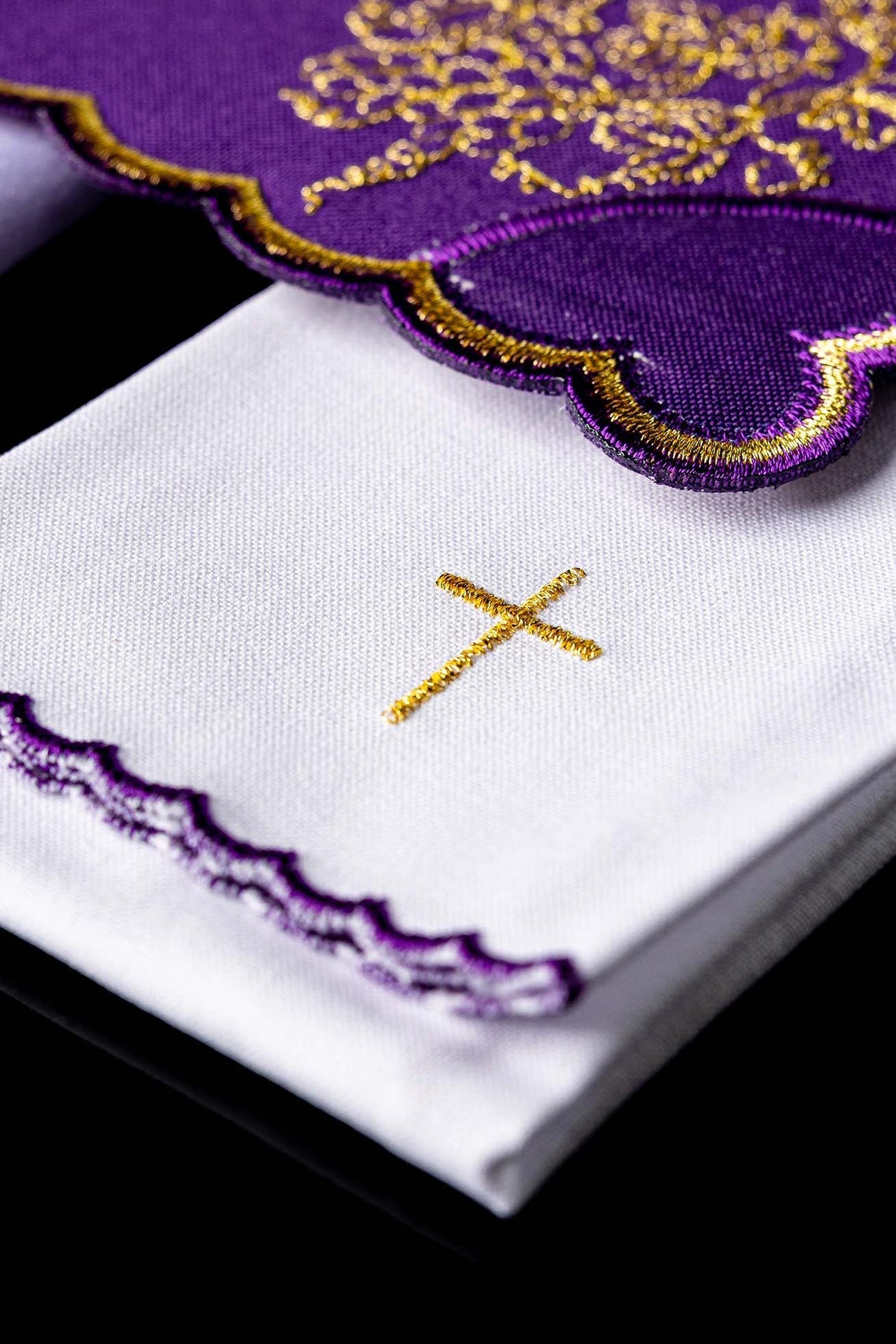 Bielizna Kielichowa Fioletowa IHS Haftowana Złotą Nicią - Komplet 4 - częściowy - SZATYLITURGICZNE.PL