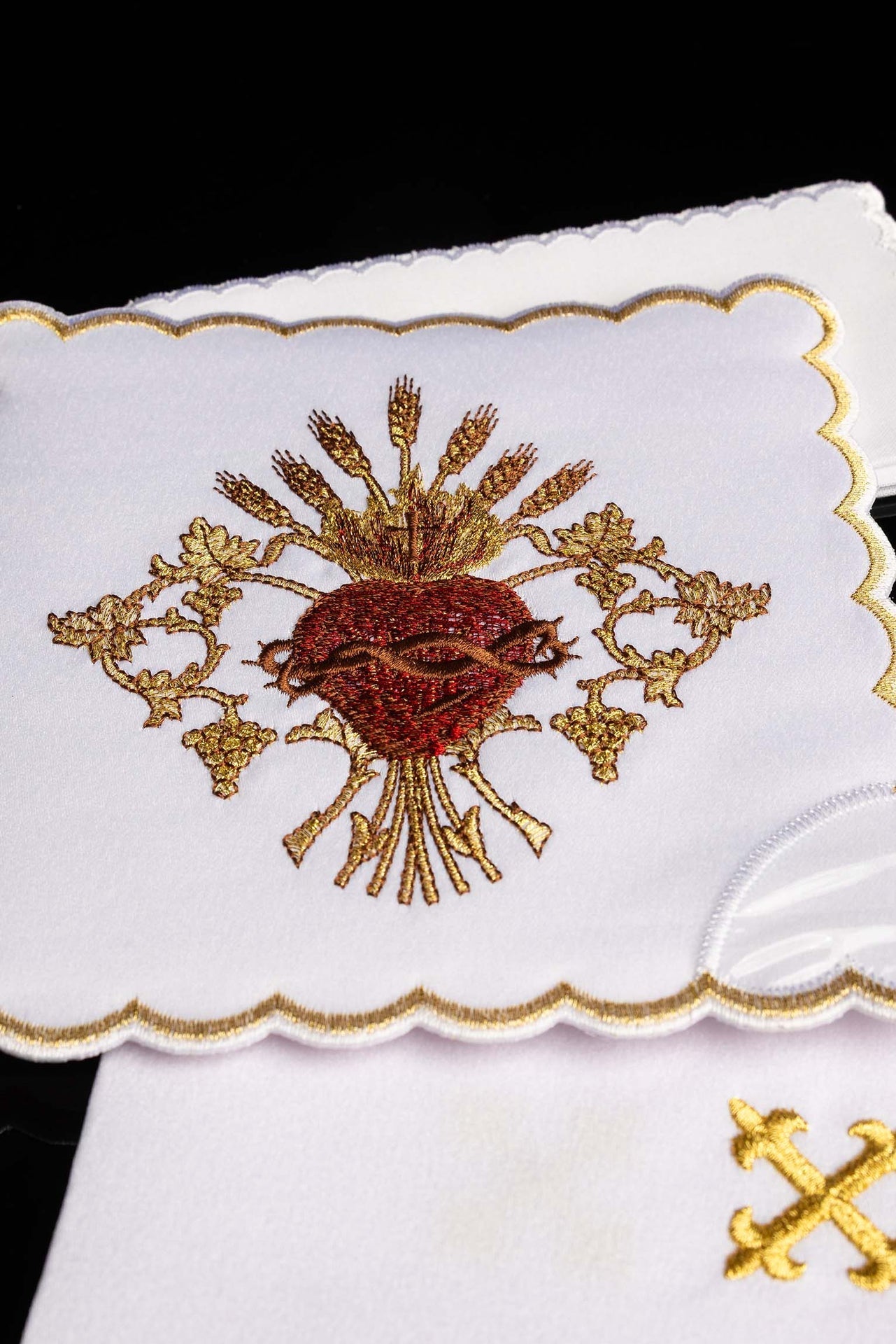 Bielizna kielichowa haftowana z Sercem Jezusa komplet 4cz. - SZATYLITURGICZNE.PL