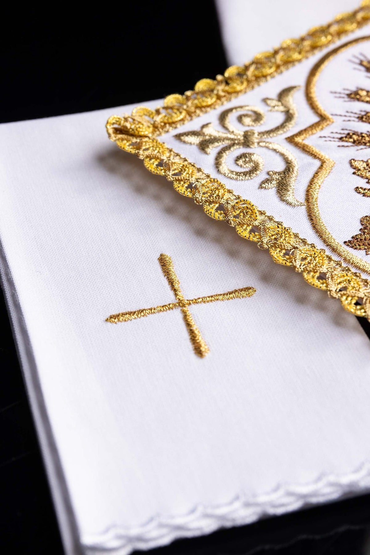 Bielizna kielichowa haftowana z wizerunkiem Pelikana - SZATYLITURGICZNE.PL
