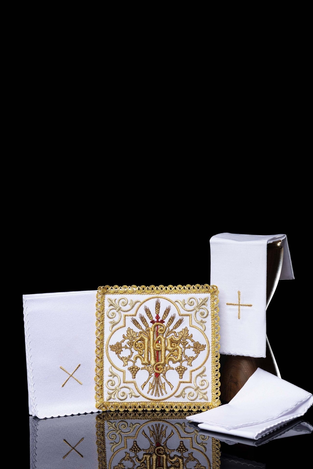 Bielizna Kielichowa IHS Haftowana Złotem - Komplet Liturgiczny - SZATYLITURGICZNE.PL