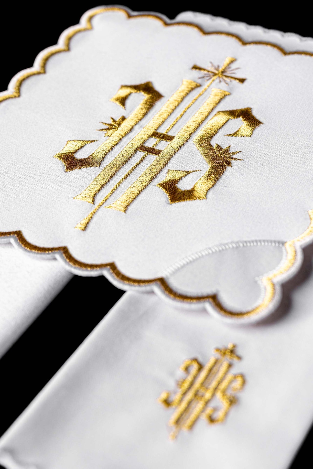 Bielizna Kielichowa IHS Złote Wykończenie Komplet 4w1 - Elegancki Zestaw - SZATYLITURGICZNE.PL