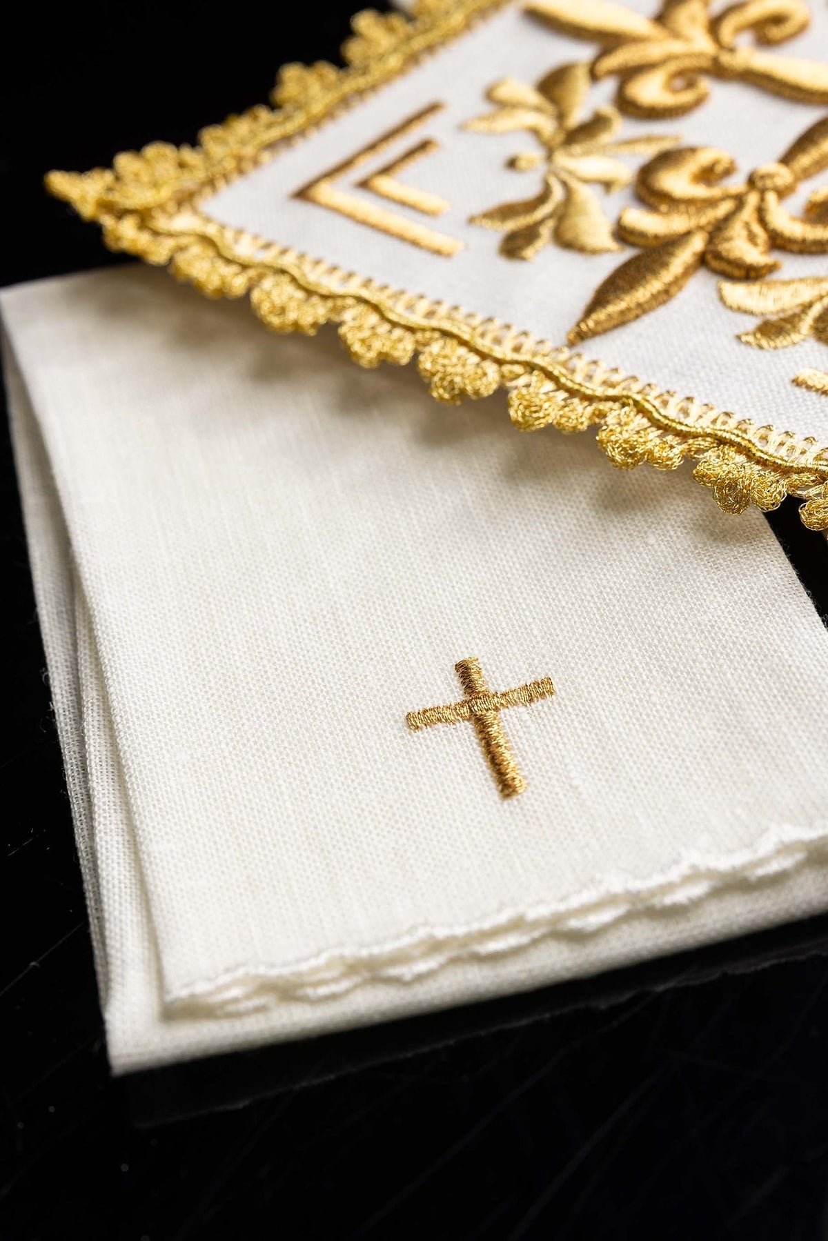 Bielizna Kielichowa Lniana Haft Złoty Krzyż - Komplet 4 - częściowy - SZATYLITURGICZNE.PL