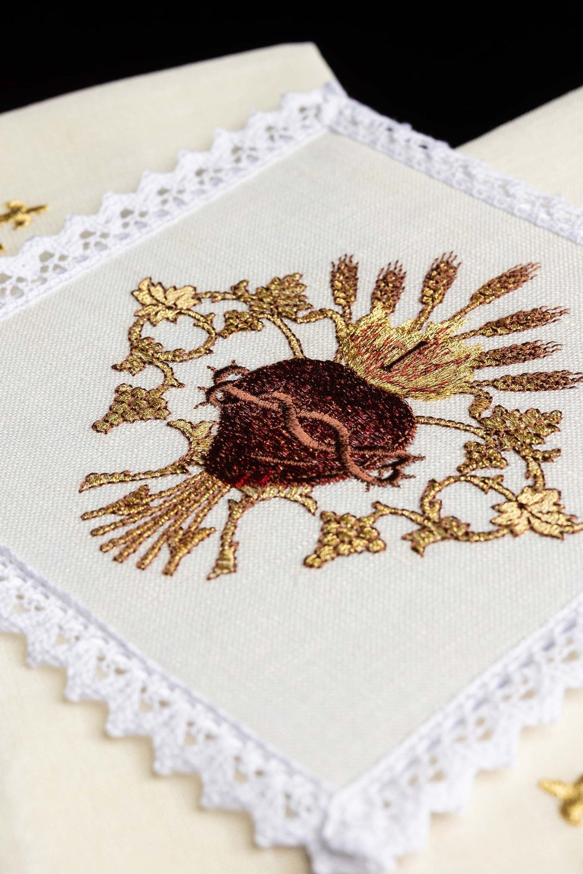Bielizna Kielichowa Lniana Haftowana Złotem - Komplet Eucharystyczny - SZATYLITURGICZNE.PL