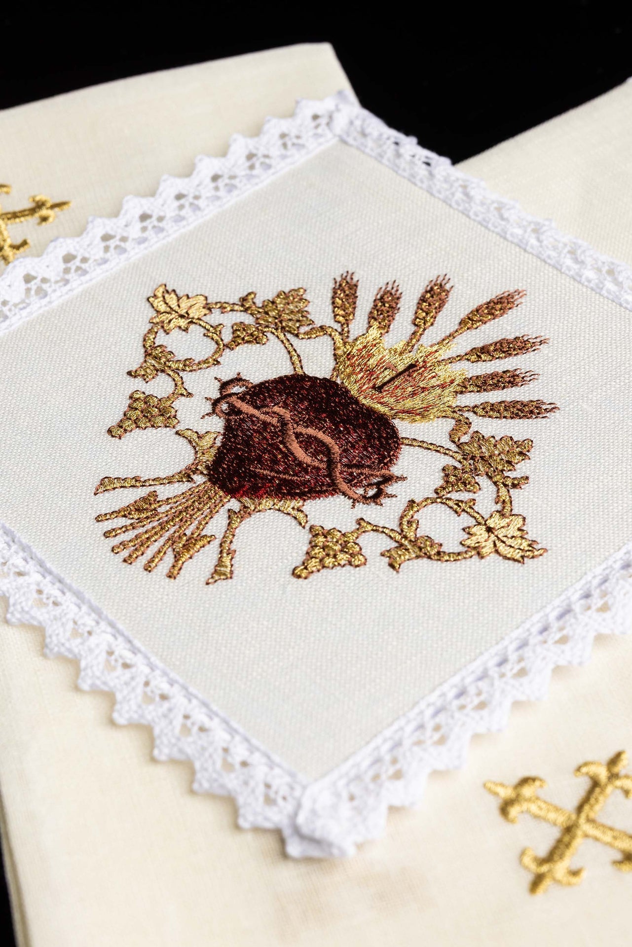 Bielizna Kielichowa Lniana Haftowana Złotem - Komplet Eucharystyczny - SZATYLITURGICZNE.PL