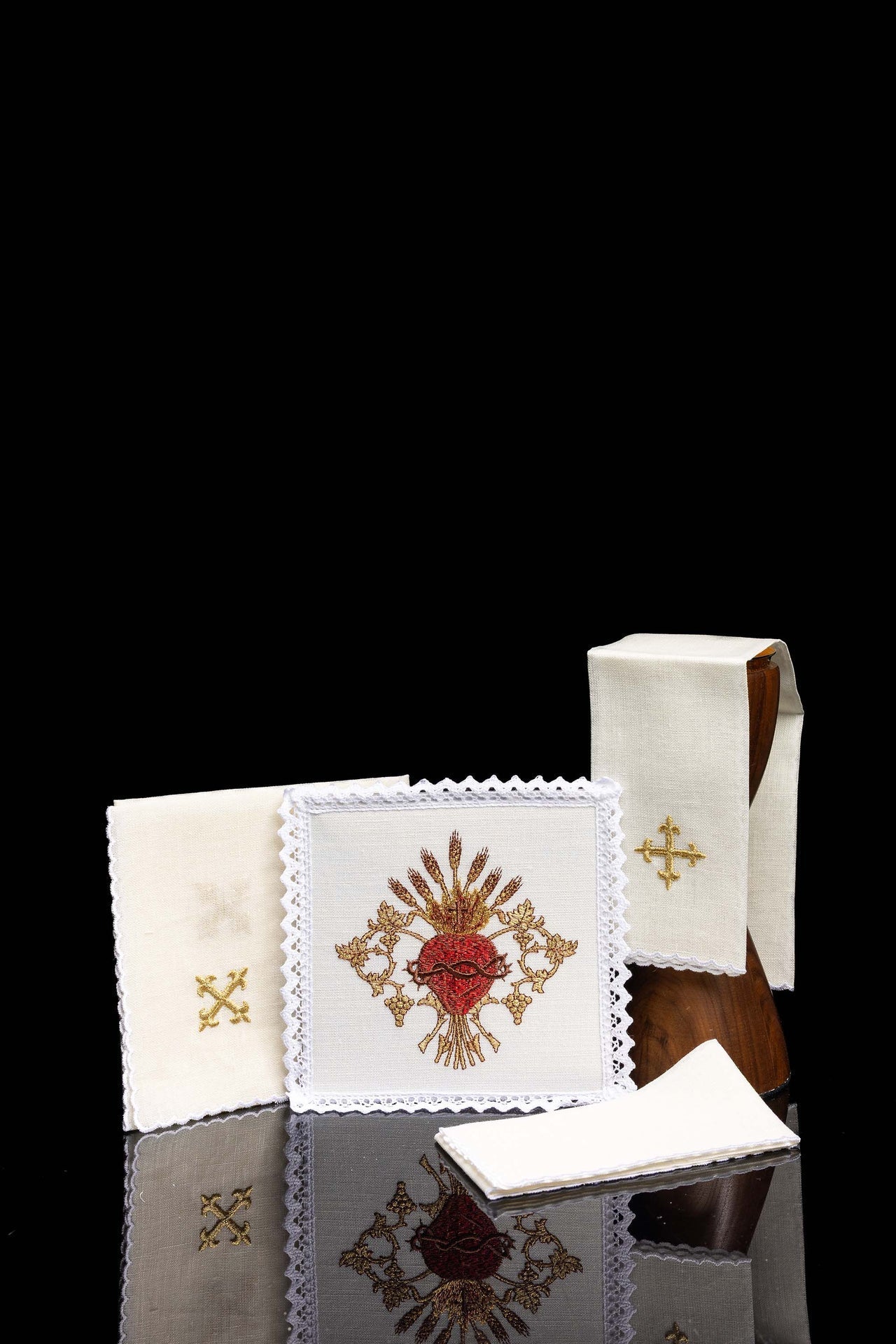 Bielizna Kielichowa Lniana Haftowana Złotem - Komplet Eucharystyczny - SZATYLITURGICZNE.PL