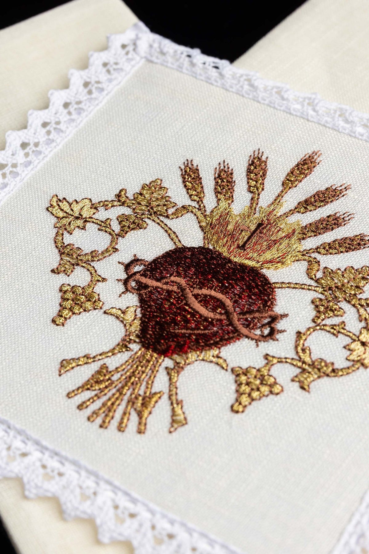 Bielizna Kielichowa Lniana Haftowana Złotem - Komplet Eucharystyczny - SZATYLITURGICZNE.PL