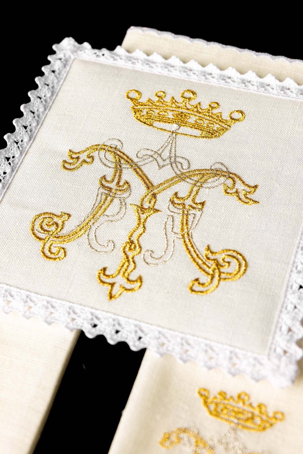 Bielizna Kielichowa Lniana Złoty Haft Maryjny - Komplet - SZATYLITURGICZNE.PL
