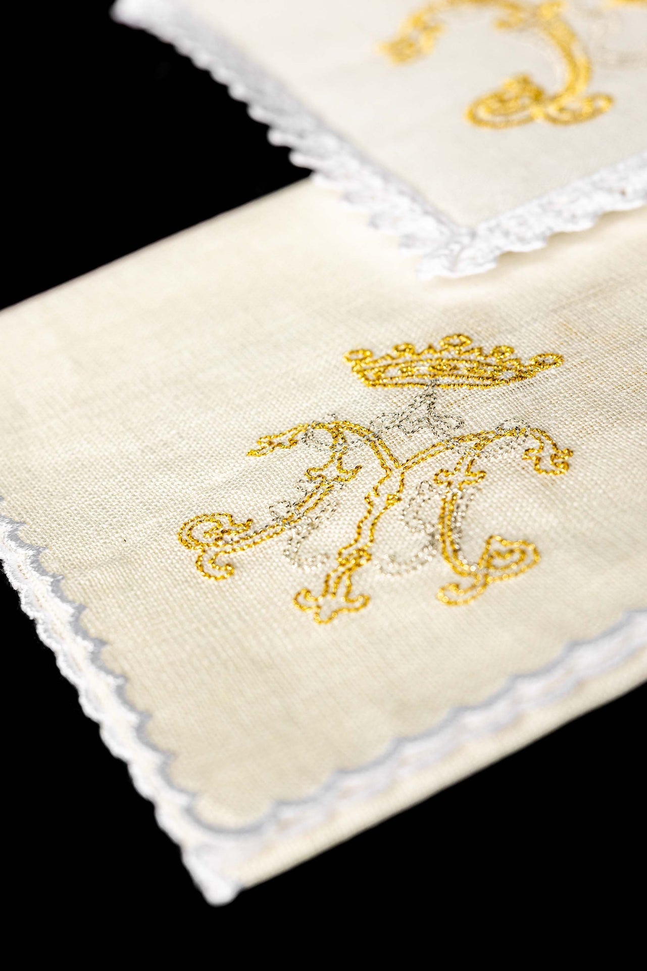 Bielizna Kielichowa Lniana Złoty Haft Maryjny - Komplet - SZATYLITURGICZNE.PL
