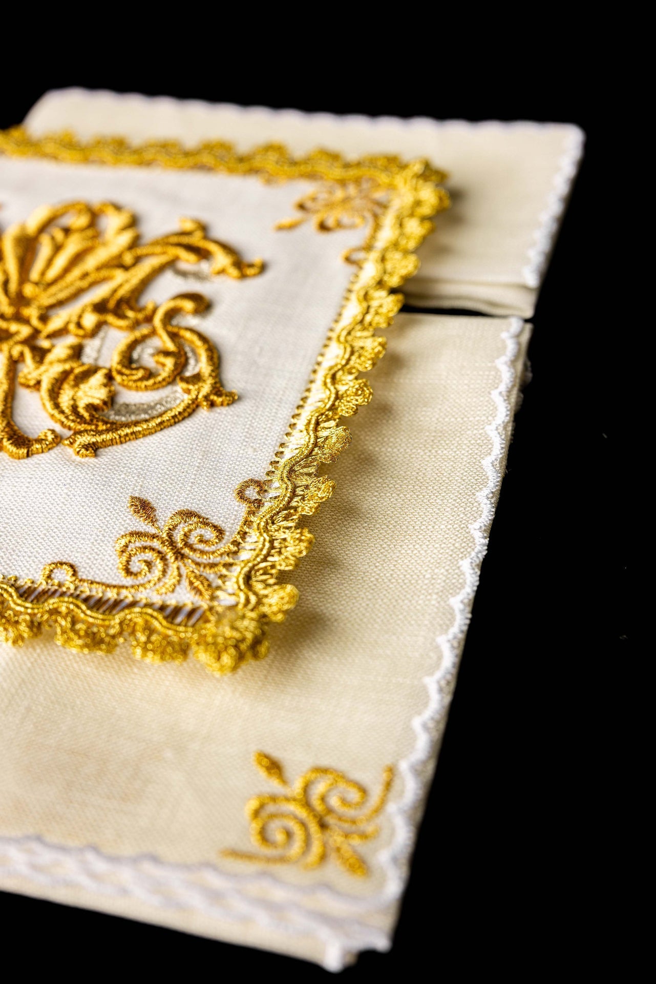 Bielizna Kielichowa Lniania Maryjna Złote Hafty - Komplet Liturgiczny - SZATYLITURGICZNE.PL