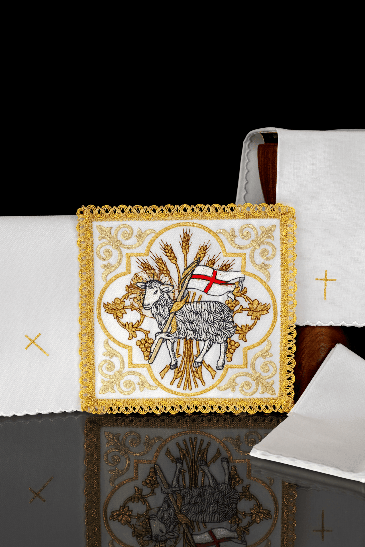Bielizna Kielichowa Wielkanocna z Haftem Baranka Bożego - SZATYLITURGICZNE.PL