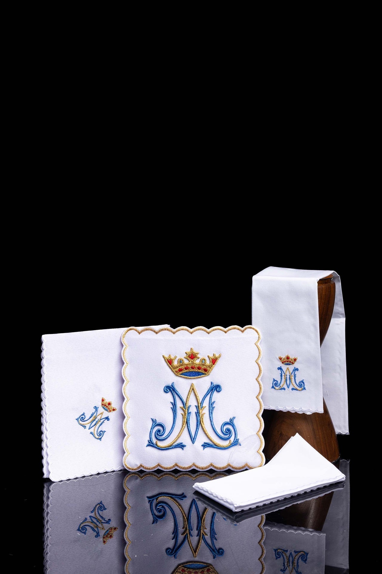 Bielizna Kielichowa z Haftem Maryjnym - Komplet Liturgiczny - SZATYLITURGICZNE.PL