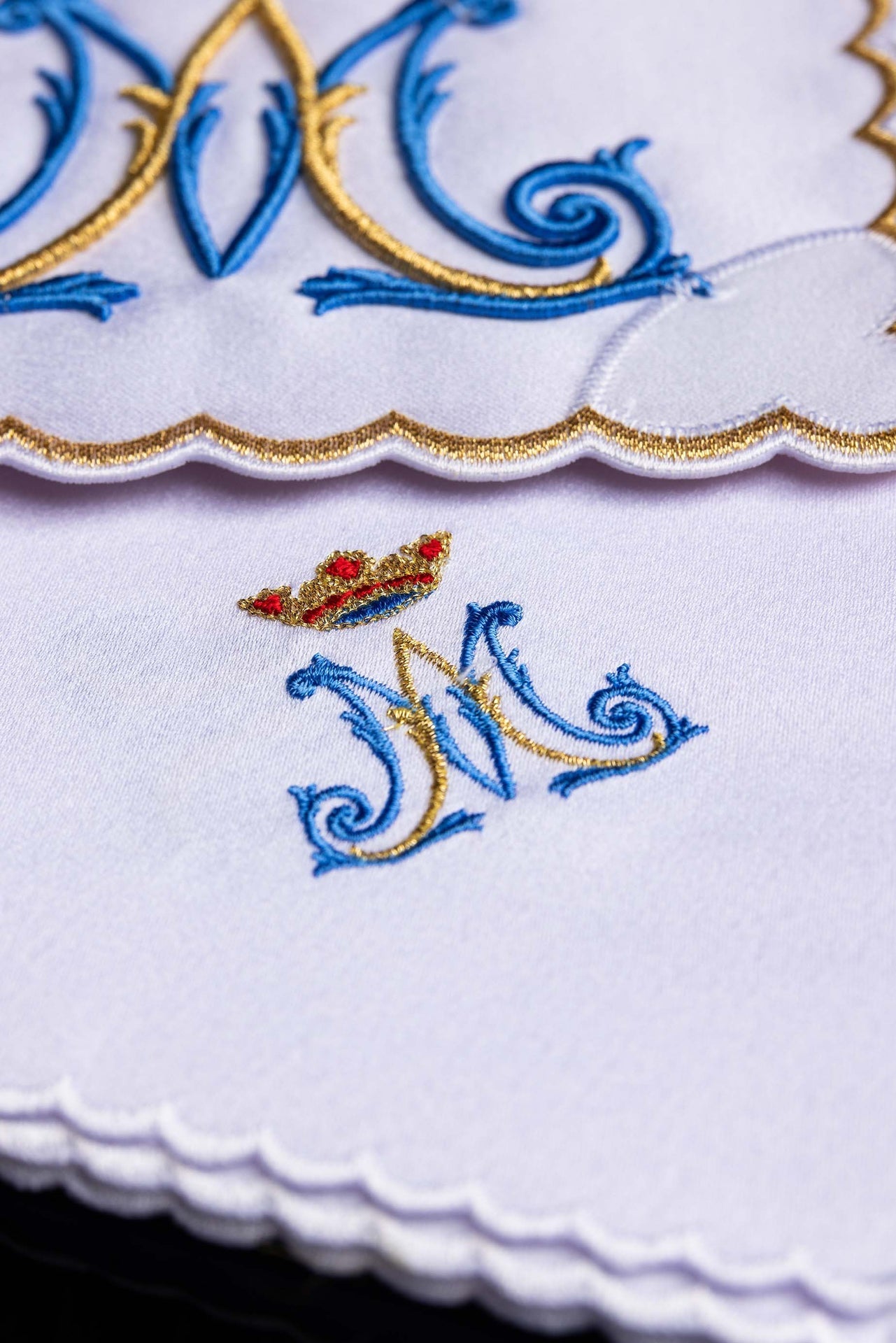 Bielizna Kielichowa z Haftem Maryjnym - Komplet Liturgiczny - SZATYLITURGICZNE.PL