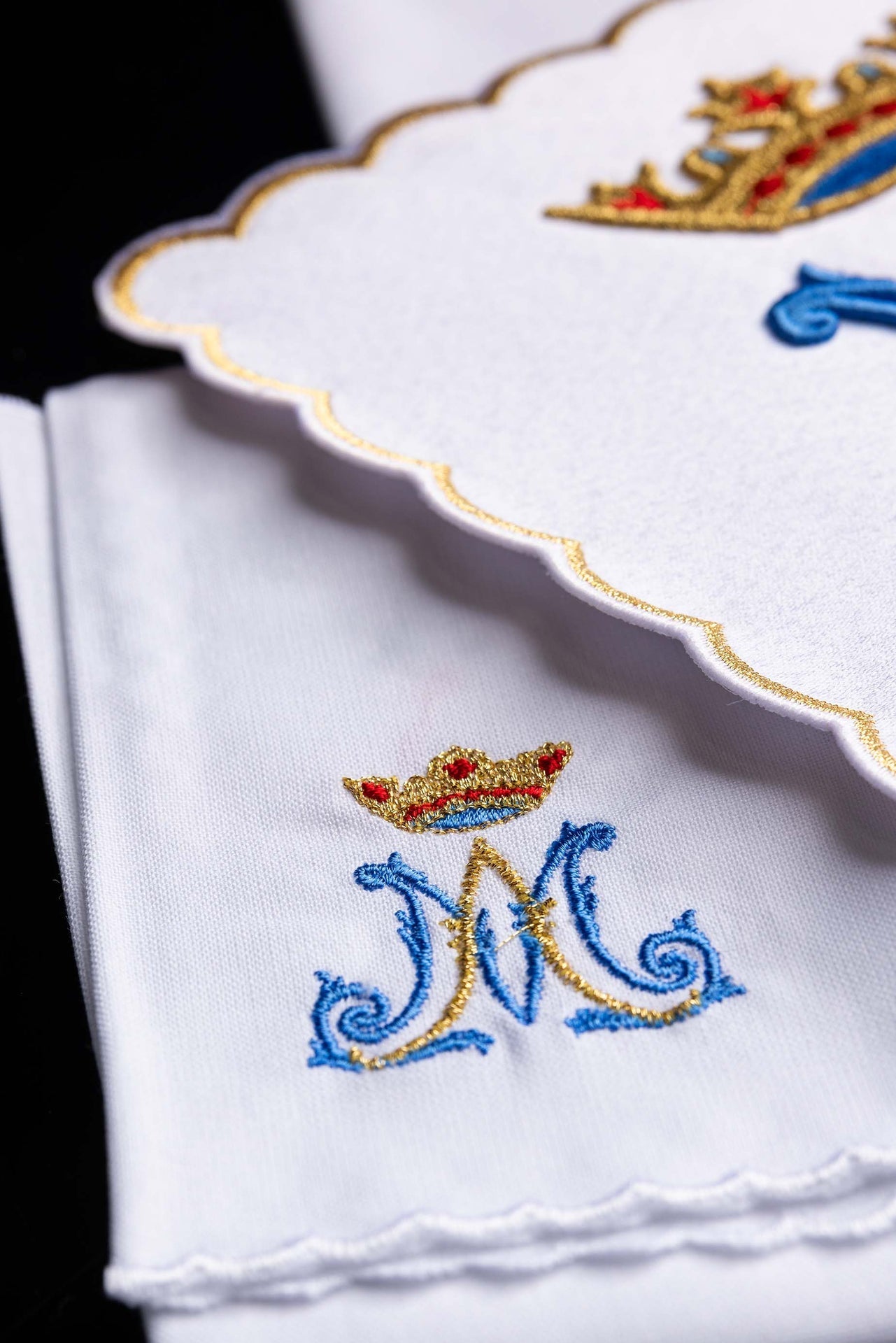 Bielizna Kielichowa z Haftem Maryjnym - Komplet Liturgiczny - SZATYLITURGICZNE.PL