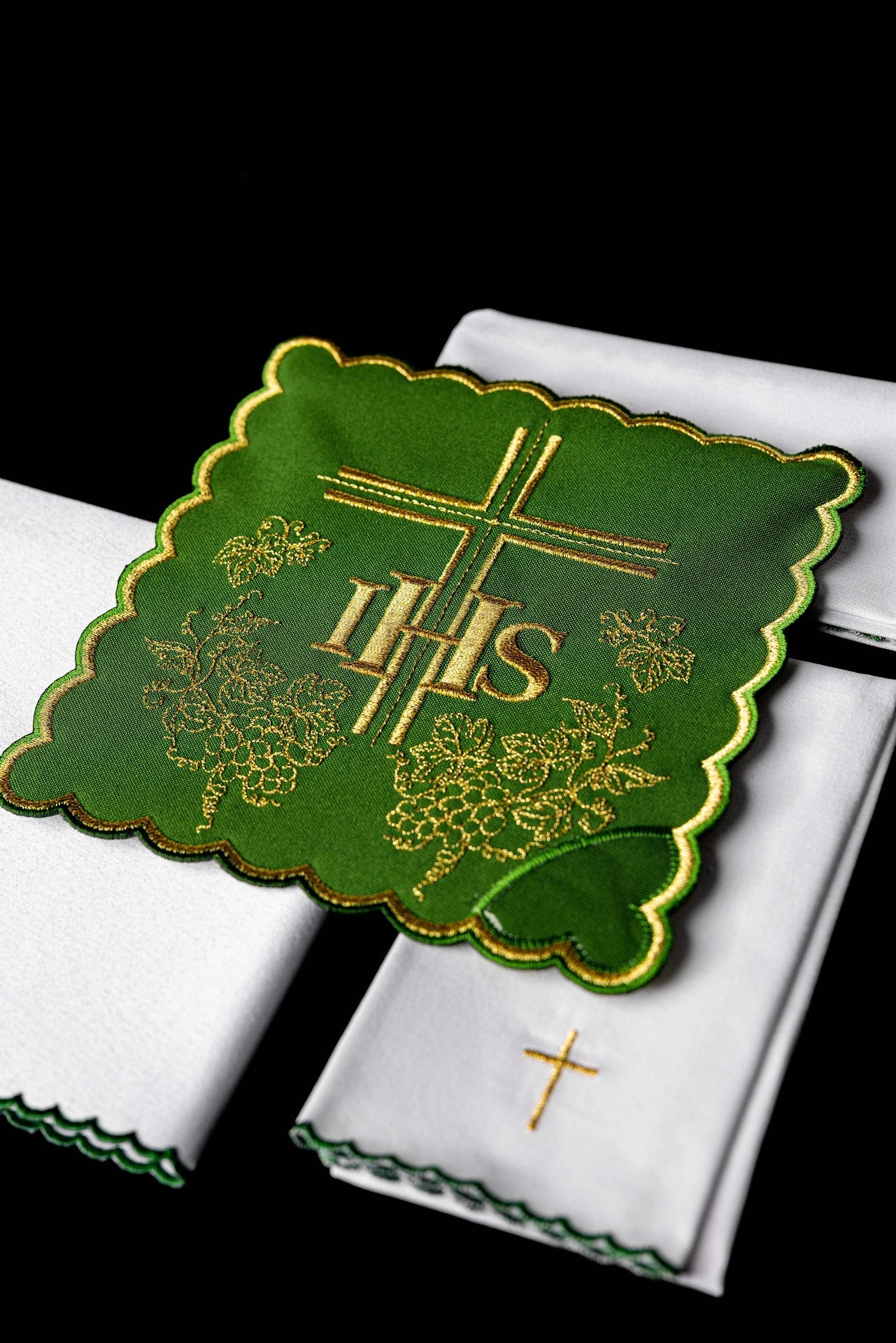 Bielizna Kielichowa Zielona IHS - Haftowana Galanteria Liturgiczna - SZATYLITURGICZNE.PL