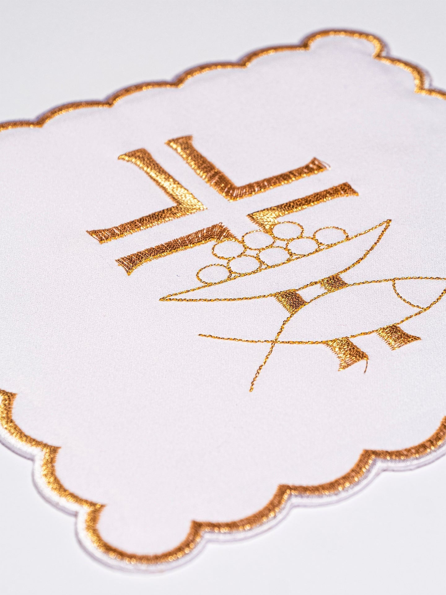 Bielizna Kielichowa Złota - Komplet Liturgiczny z Haftem Krzyża - SZATYLITURGICZNE.PL