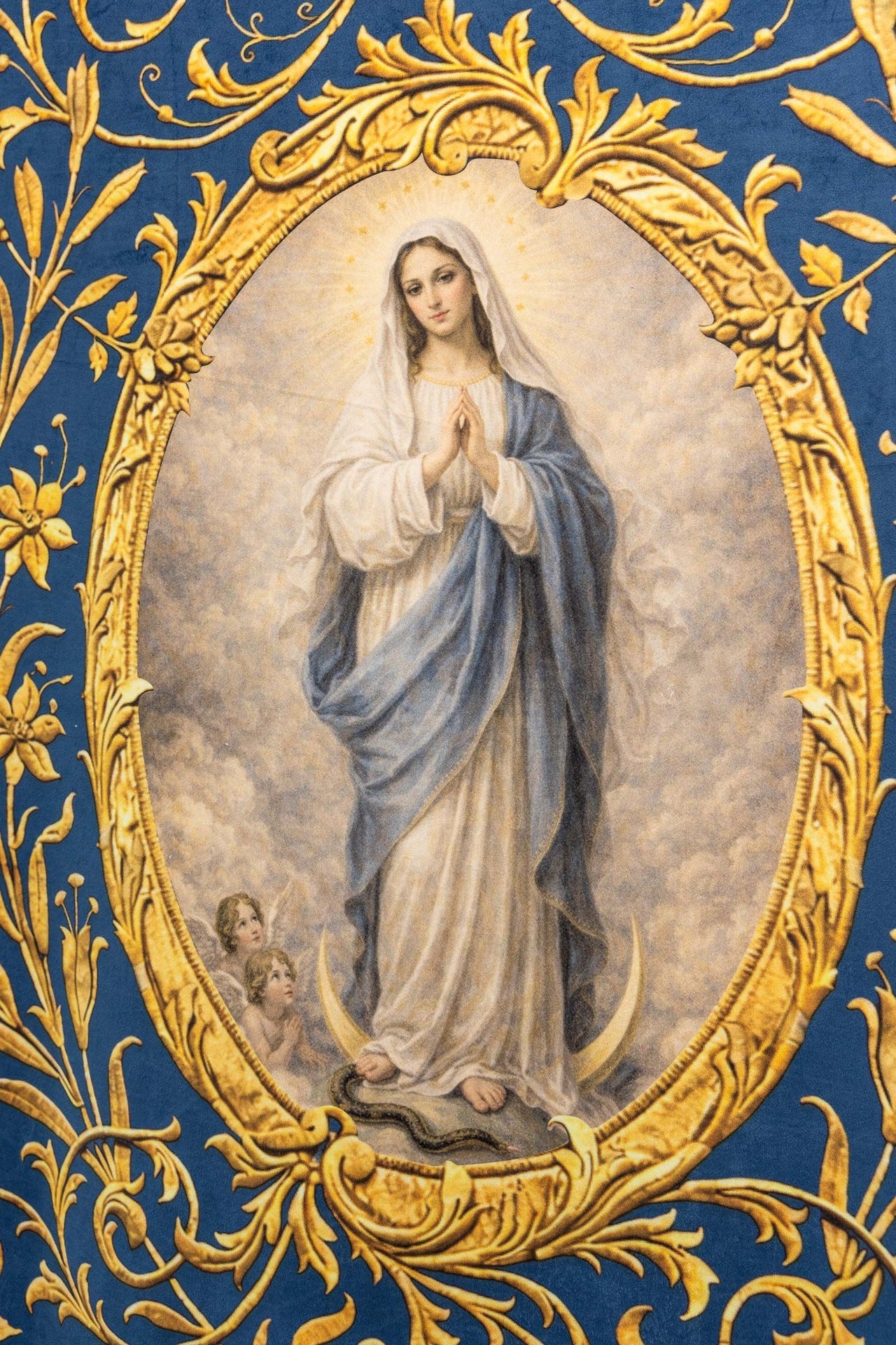 Chorągiew drukowana dwustronna z wizerunkiem Matki Bożej Niepokalanej i monogramem - SZATYLITURGICZNE.PL